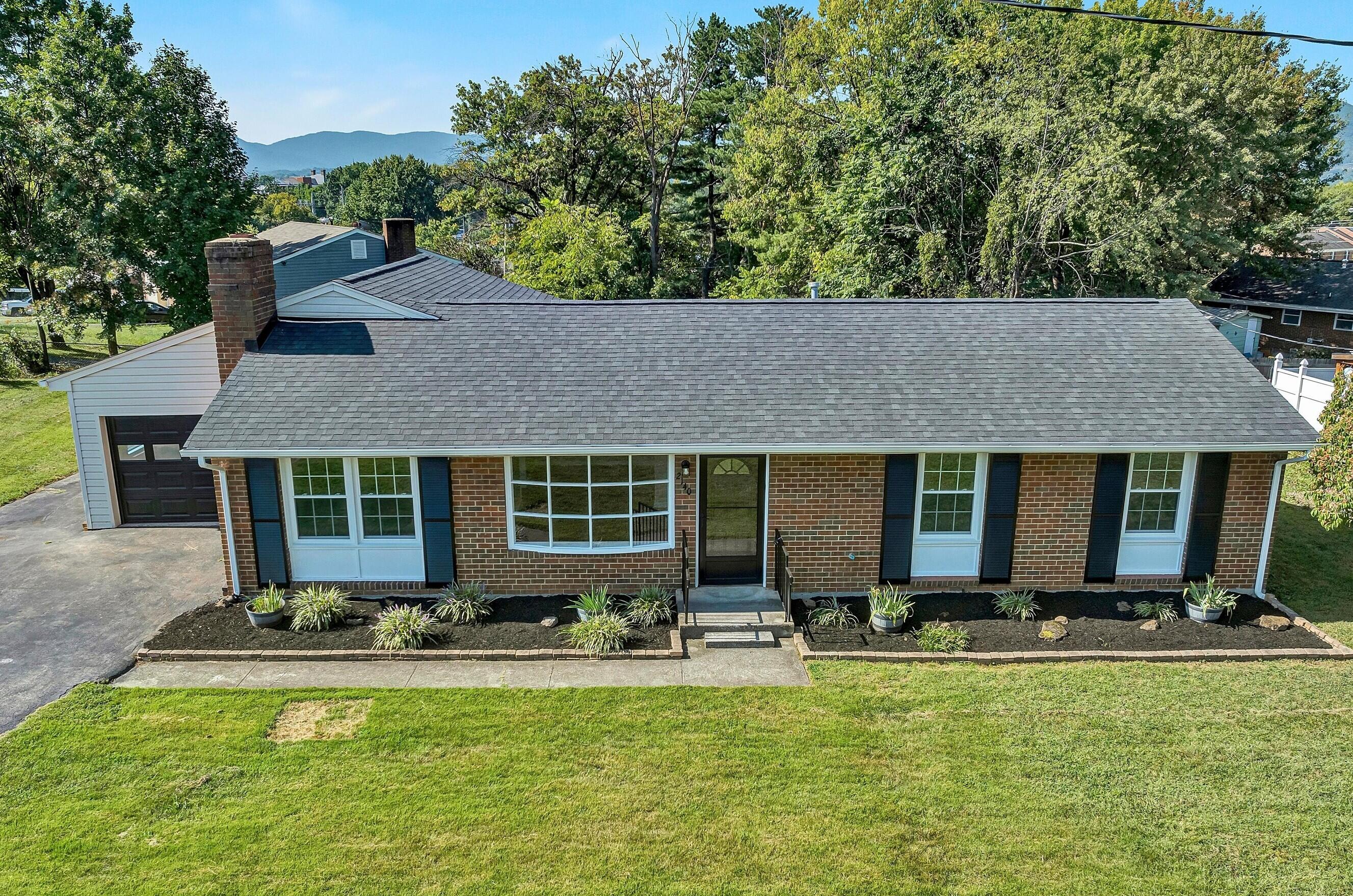 2140 Catlett Dr — photo