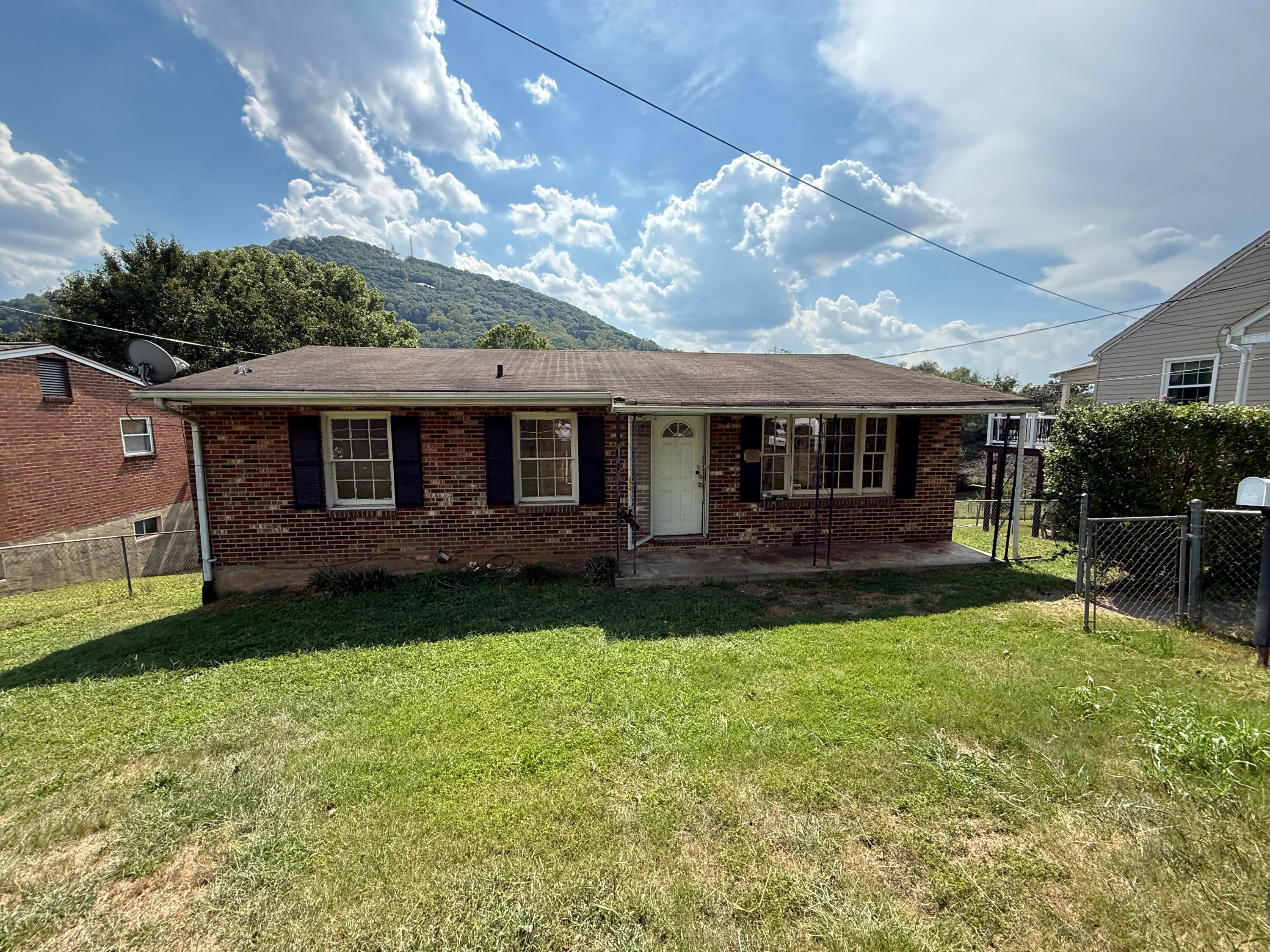 1427 Buena Vista Blvd SE — photo