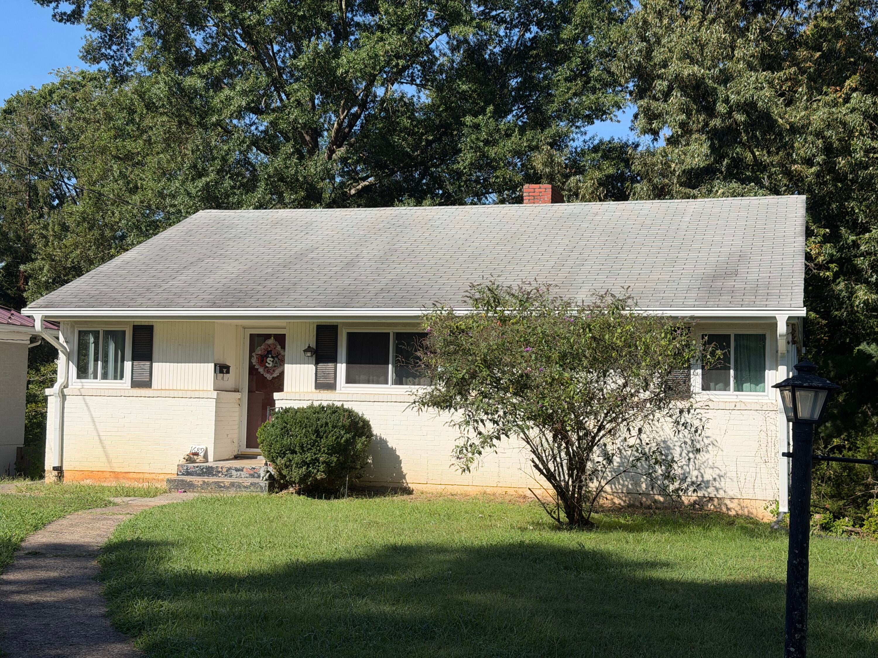 1689 Spottswood Pl — photo