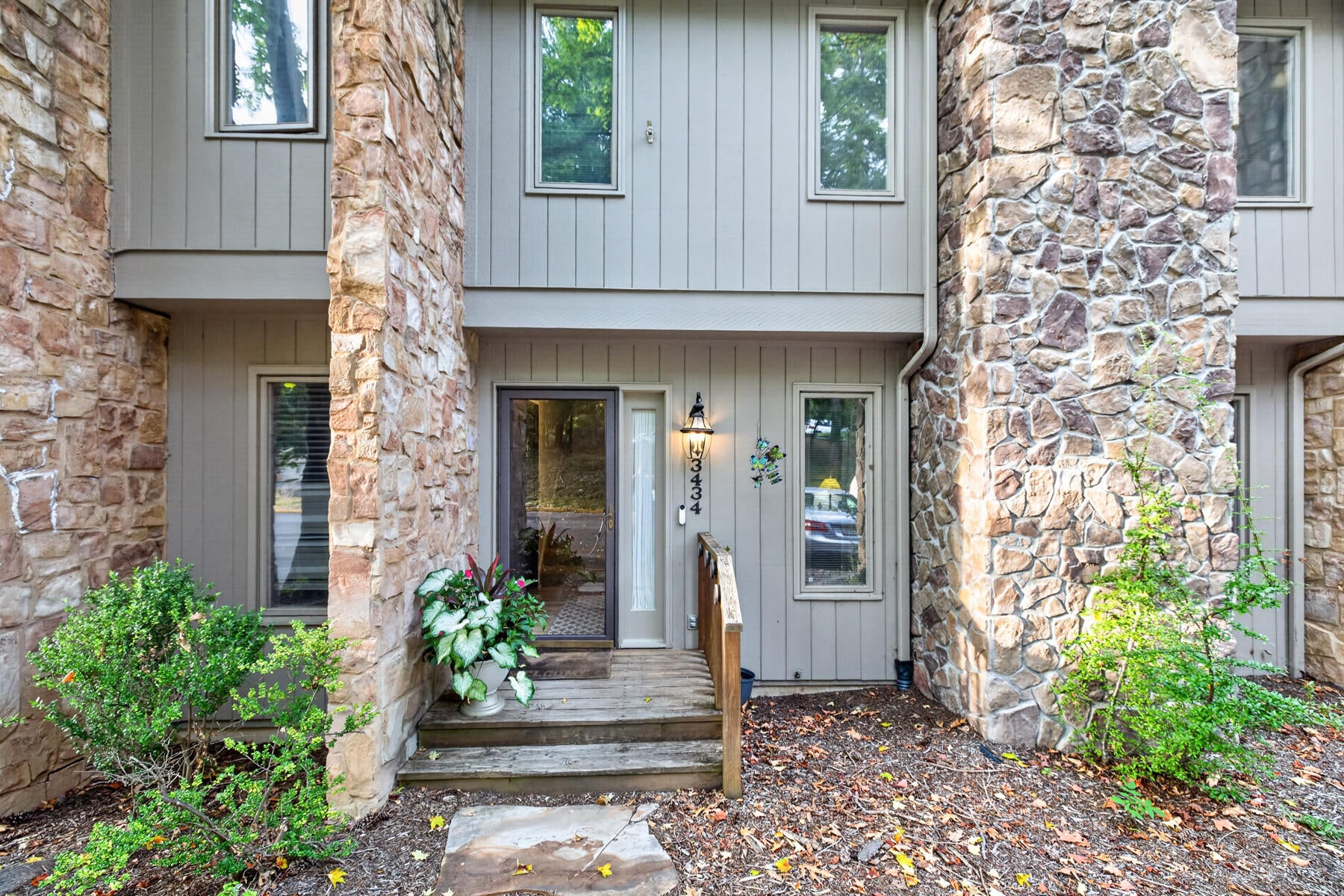3434 Stonehenge Sq — photo