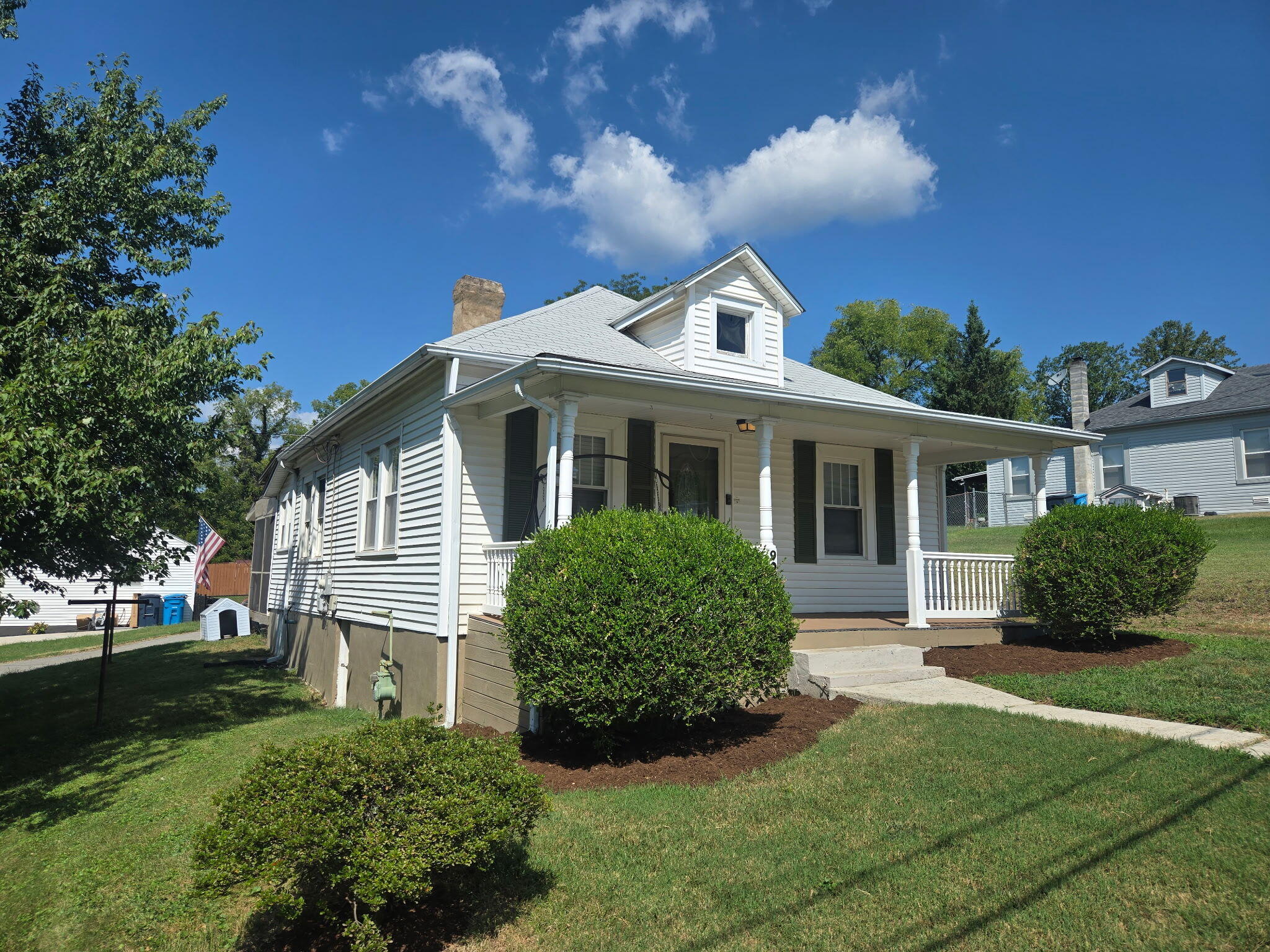 906 Caldwell St NW — photo