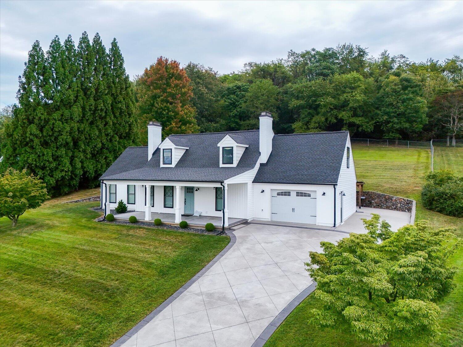 135 Alpine Dr — photo