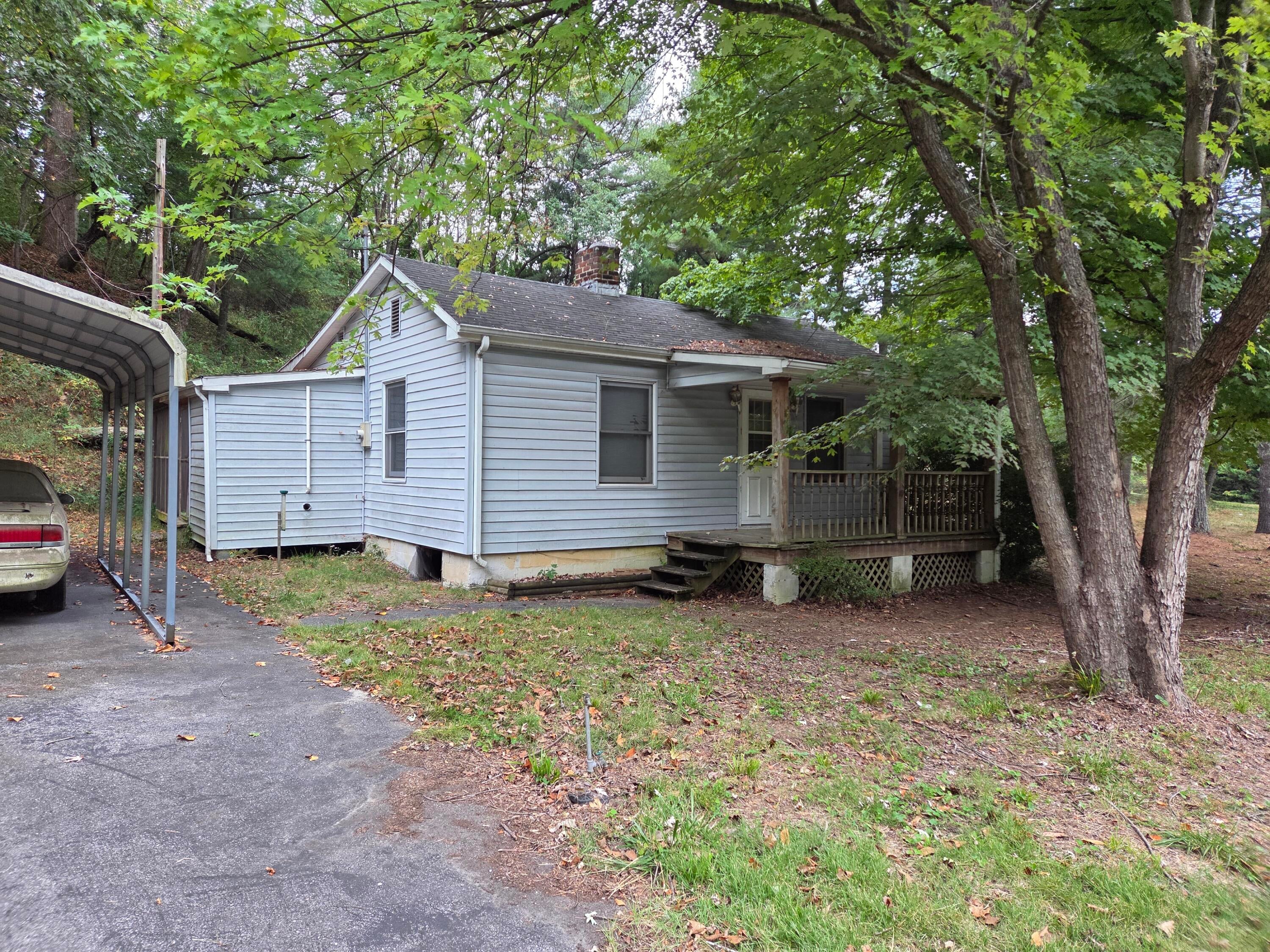 2611 Creekside Dr — photo
