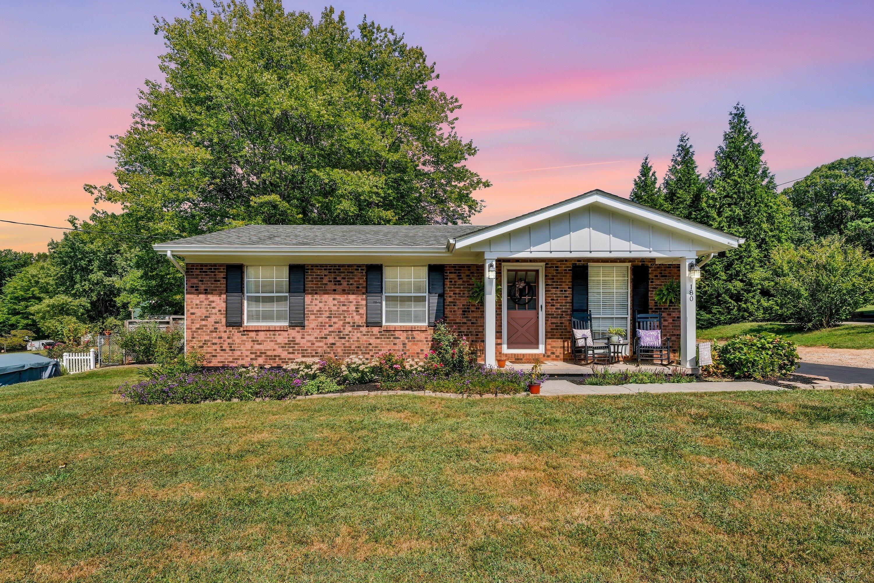 180 Clearview Dr — photo