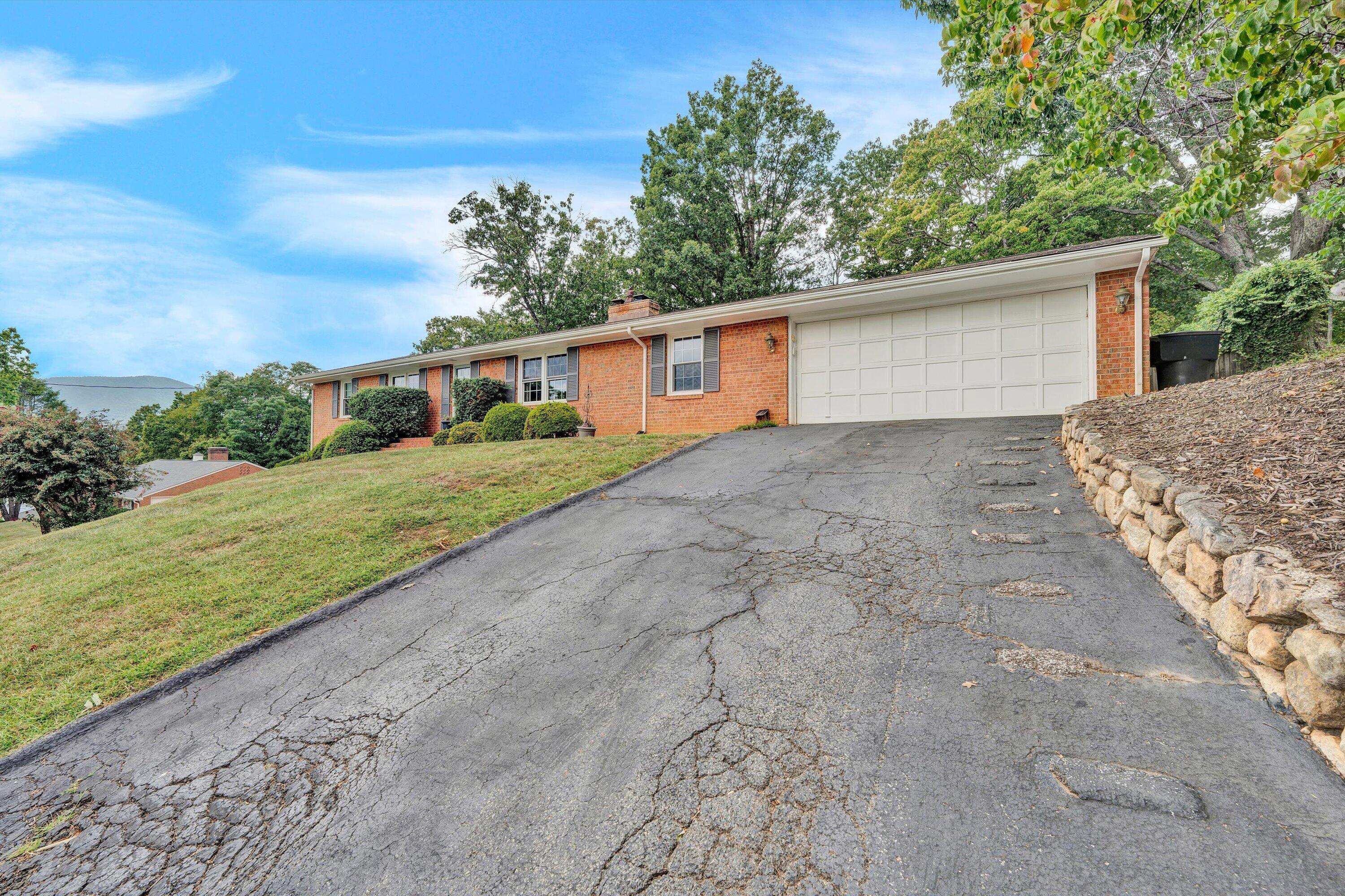 3702 Verona Trl — photo