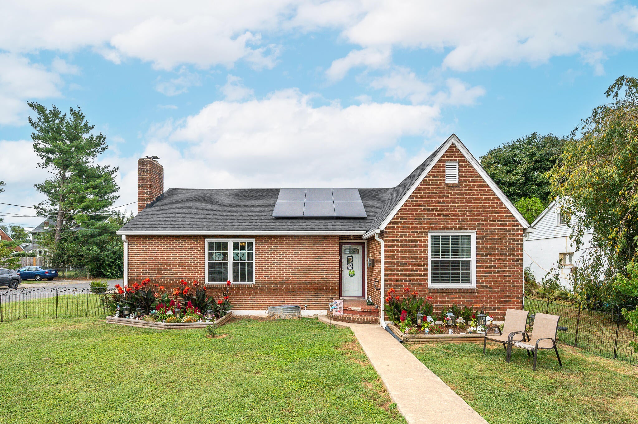 2804 Bradley St NE — photo
