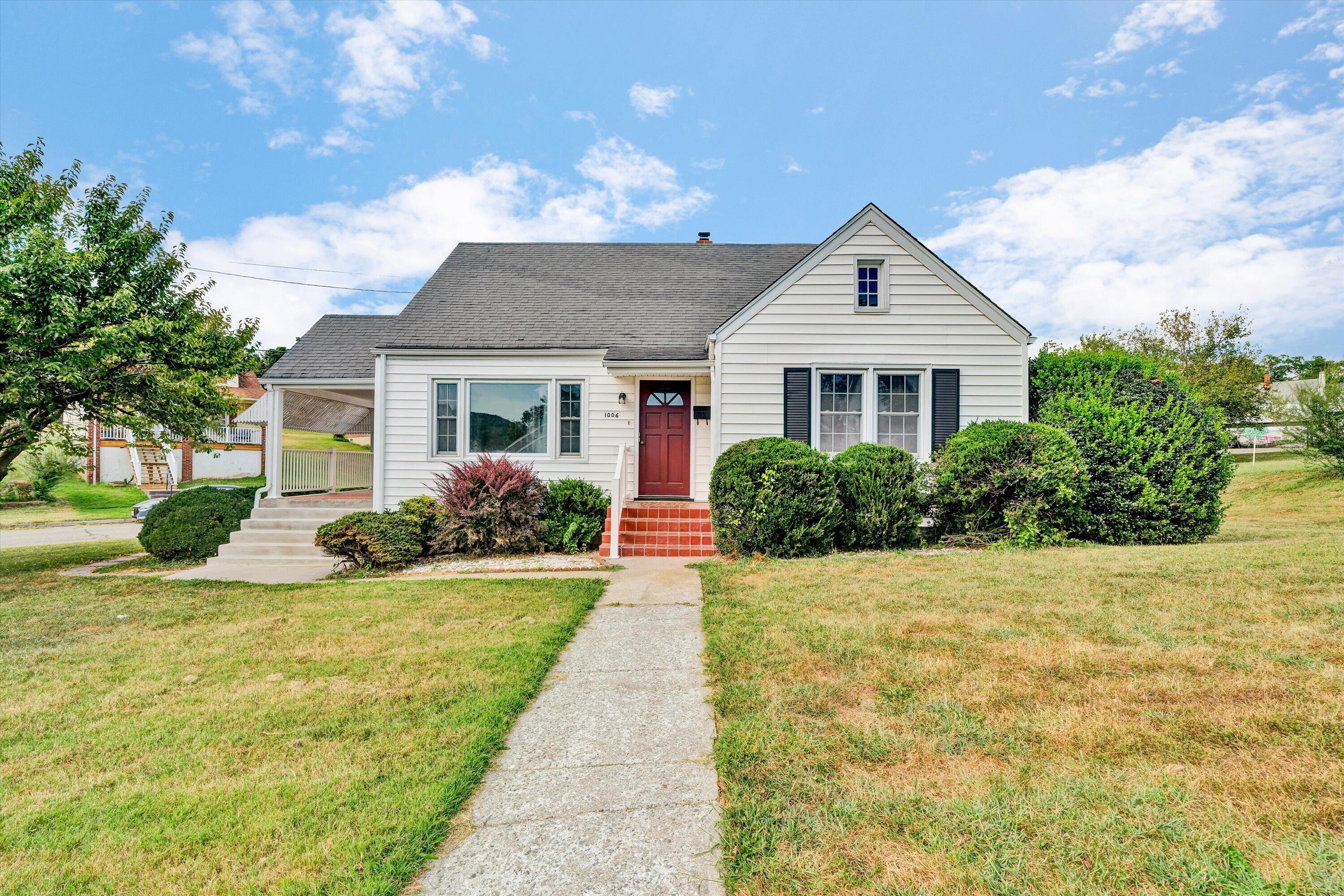 1006 Woodrow Ave SE — photo
