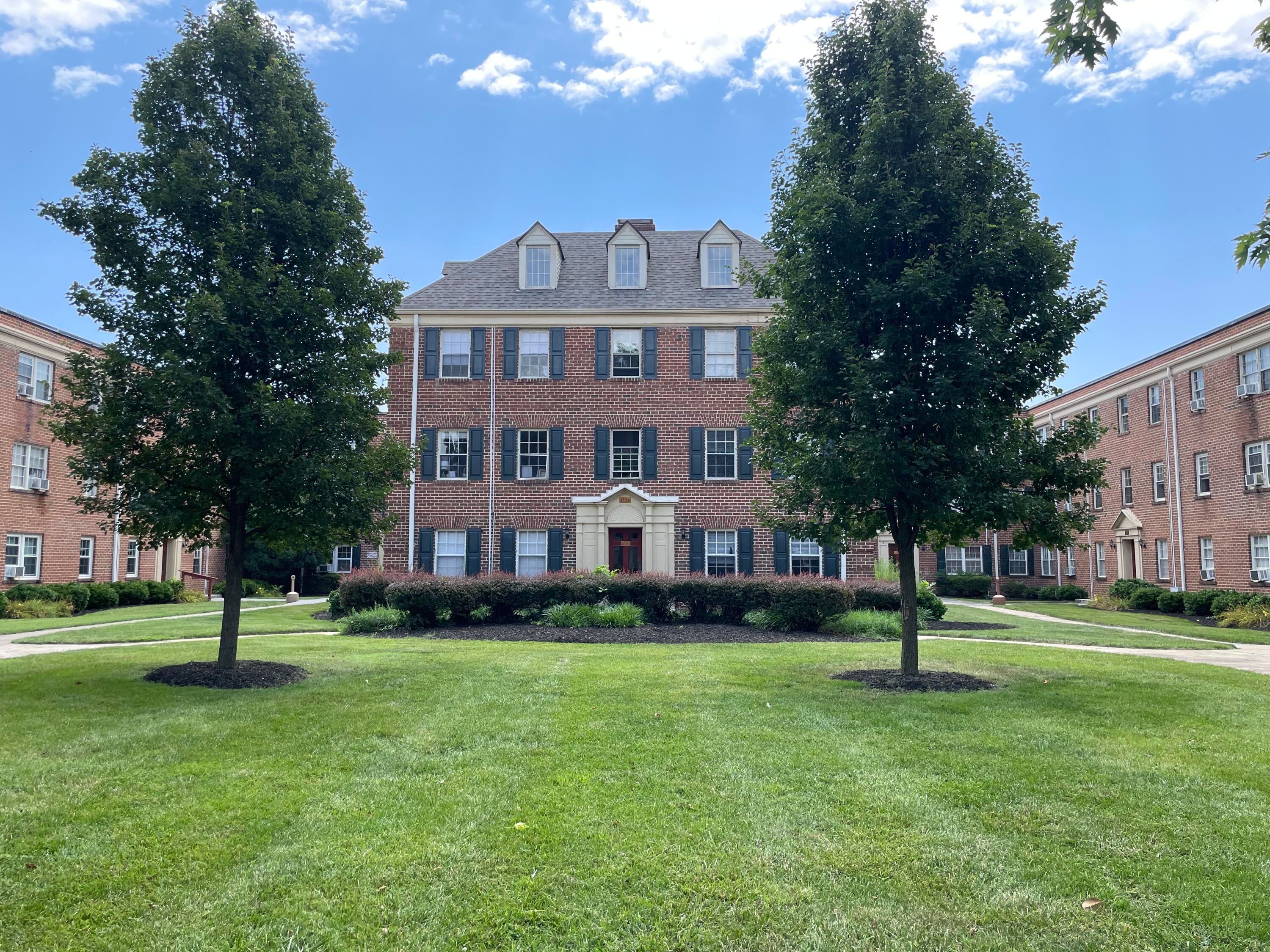 1718 Grandin Rd Apt 15 — photo