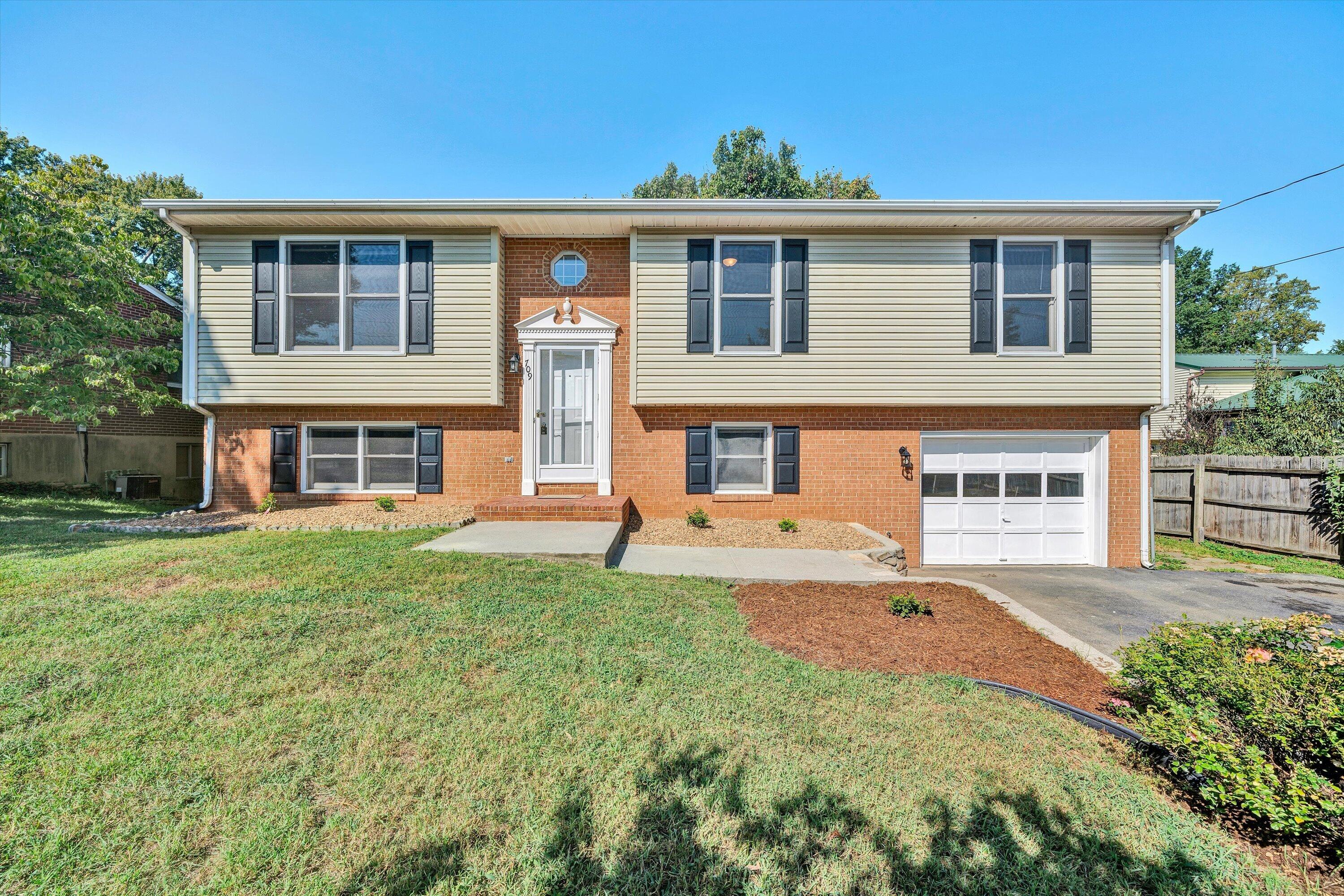709 Catawba Dr — photo