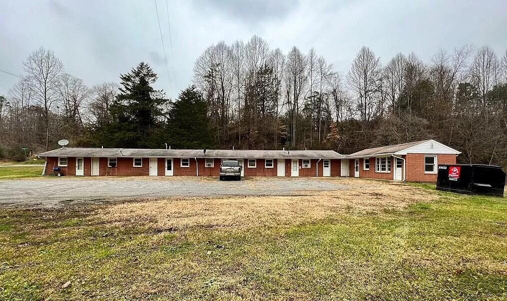 575 Colonial Hill Dr Apt 2 — photo
