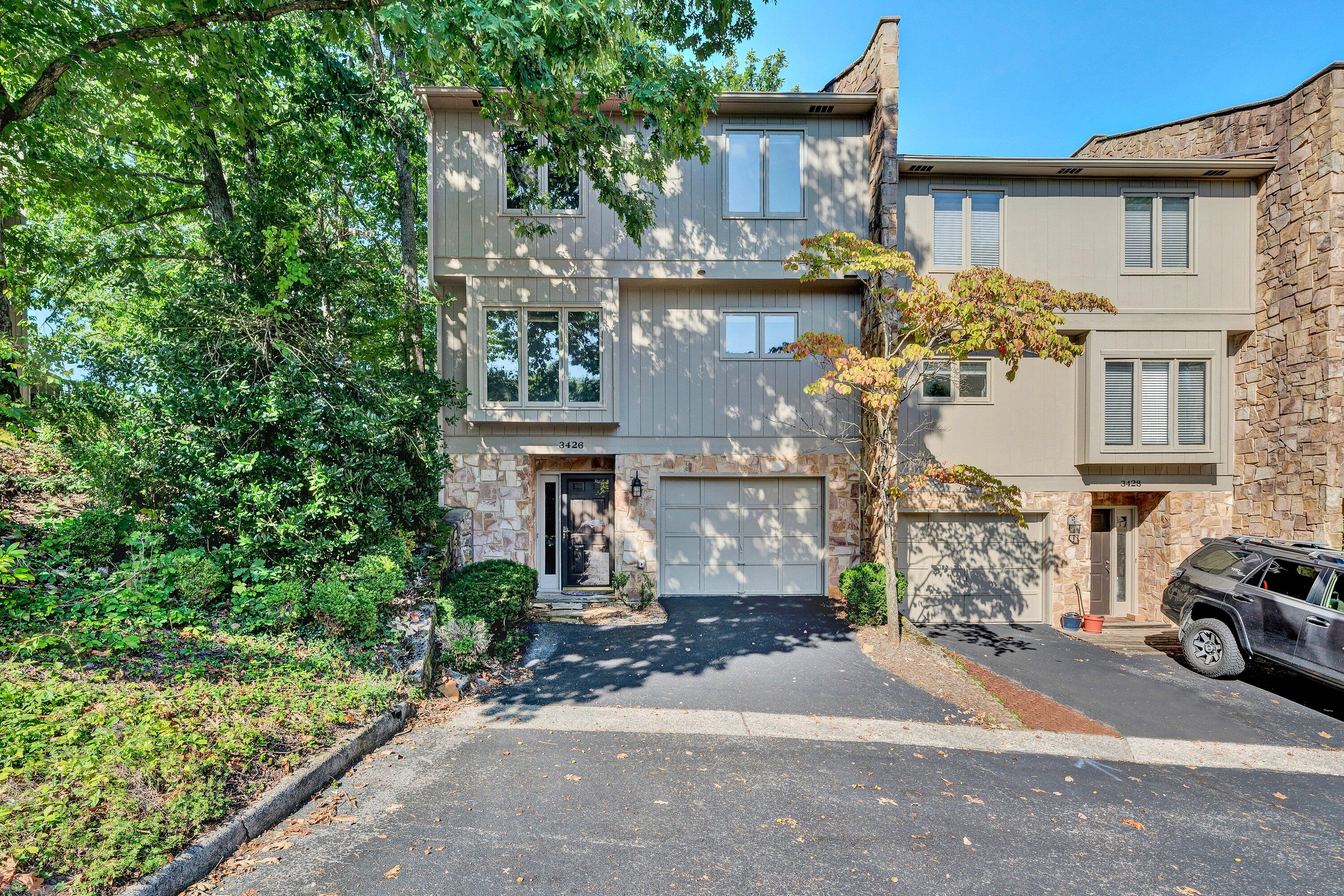 3426 Londonderry Ct — photo