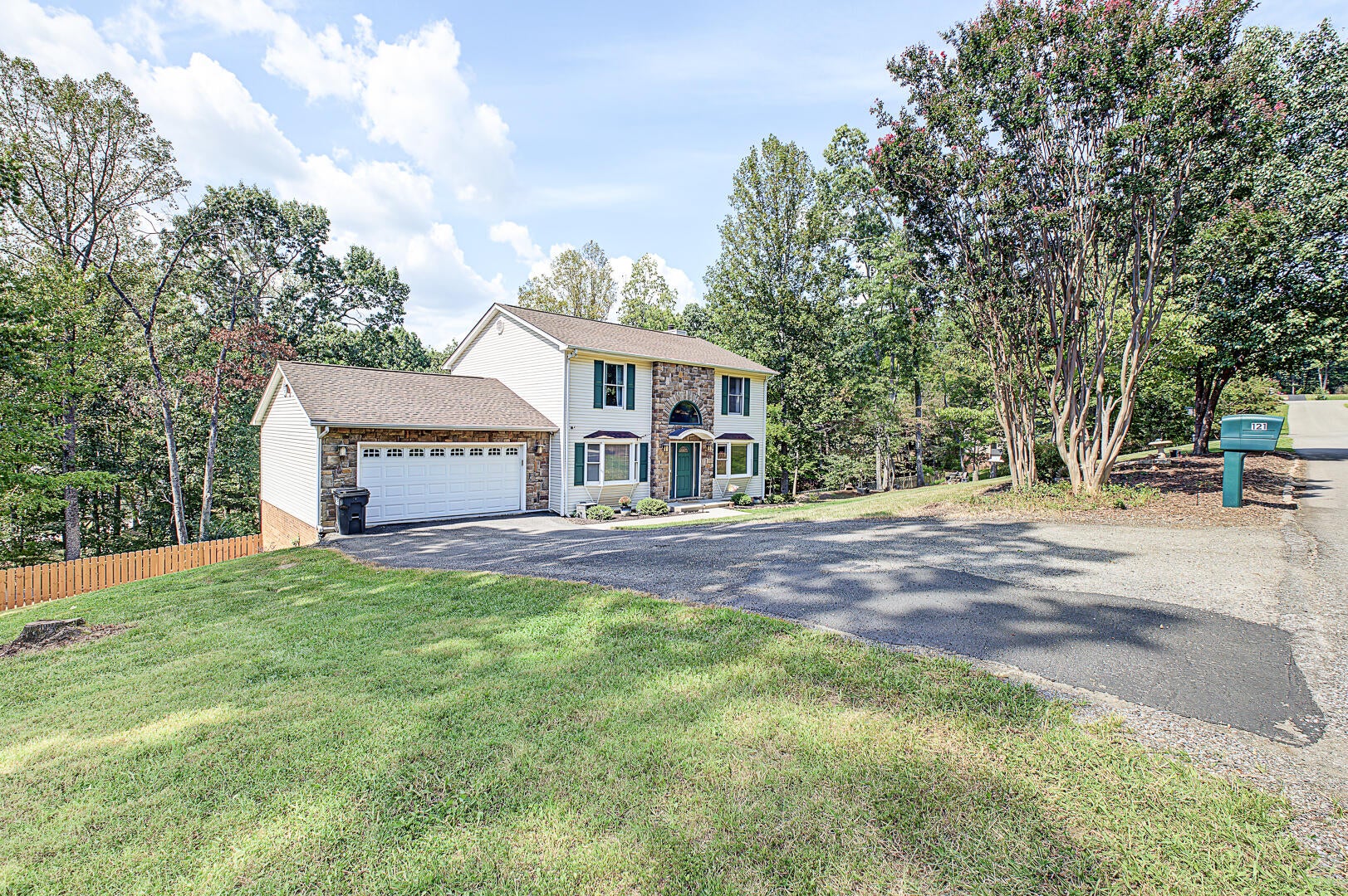 121 Oak Ridge CT, Blue Ridge, VA 24064 — photo 2