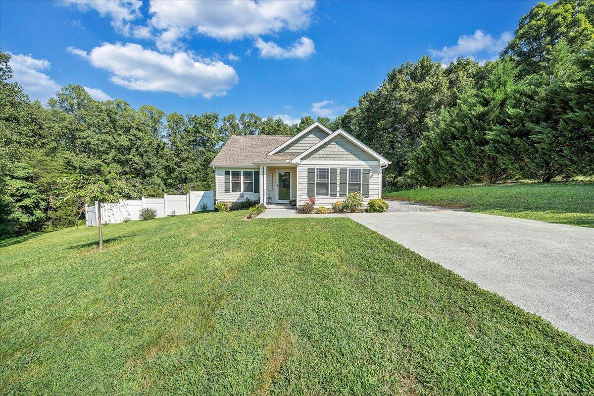 297 Twelve Oaks Dr — photo