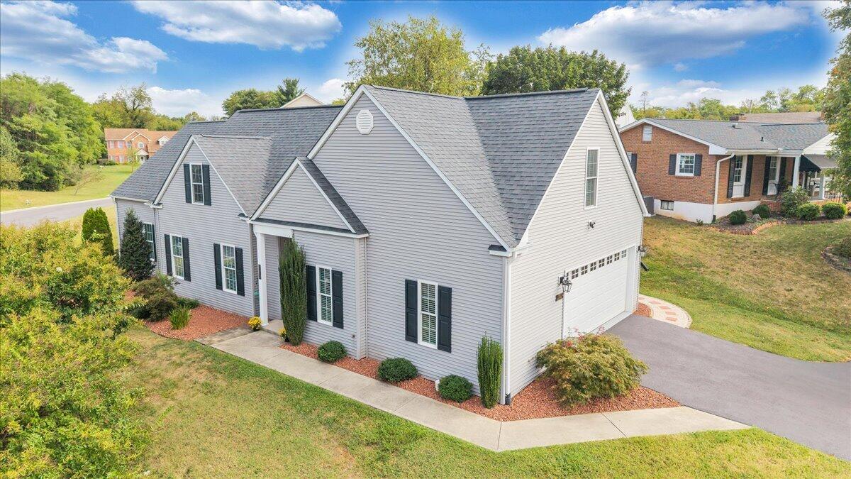 700 Bradford Cir — photo