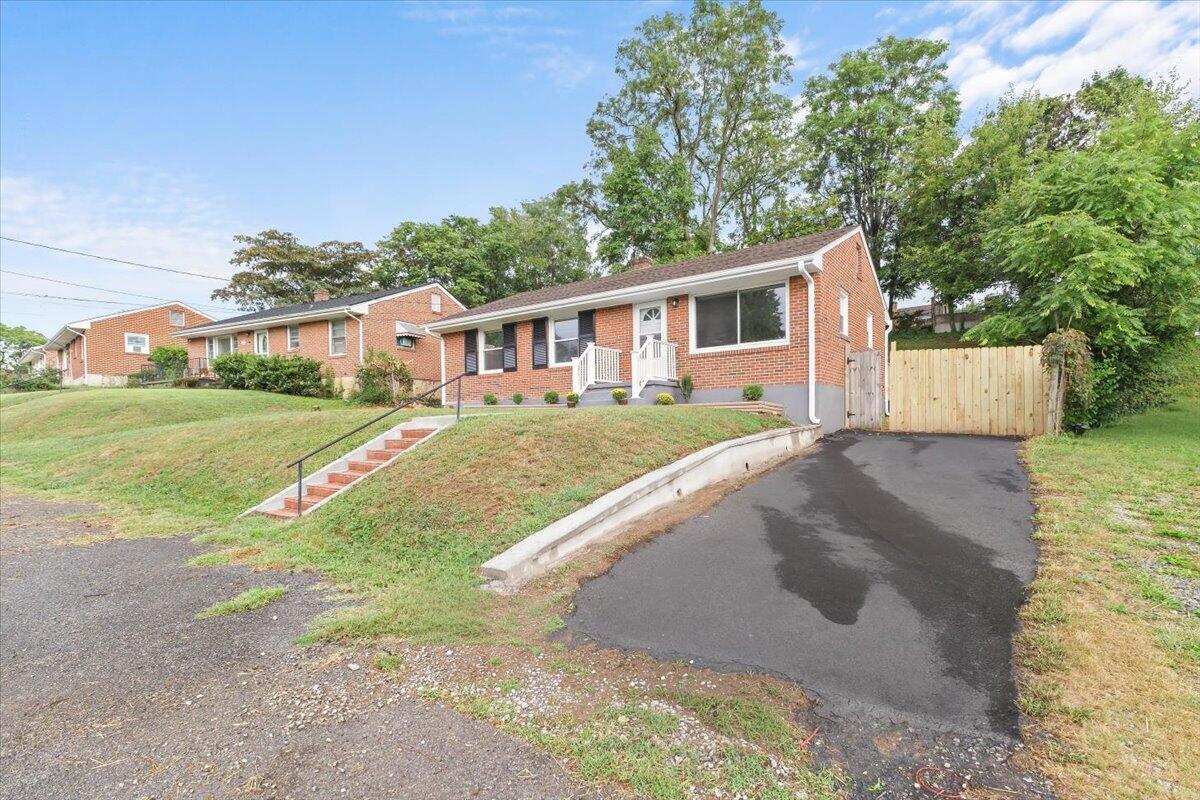 4928 Rowe Ridge RD NW, Roanoke, VA 24017 — photo 3