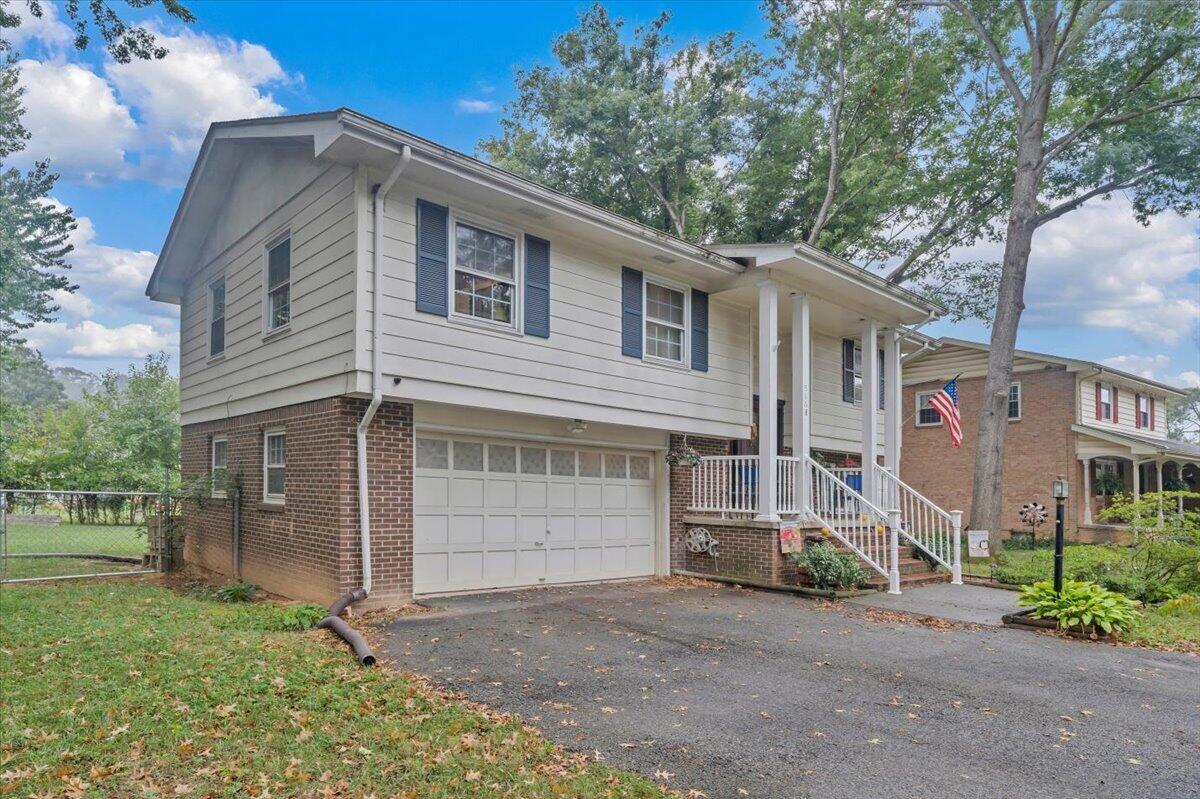5168 N Lake Dr — photo