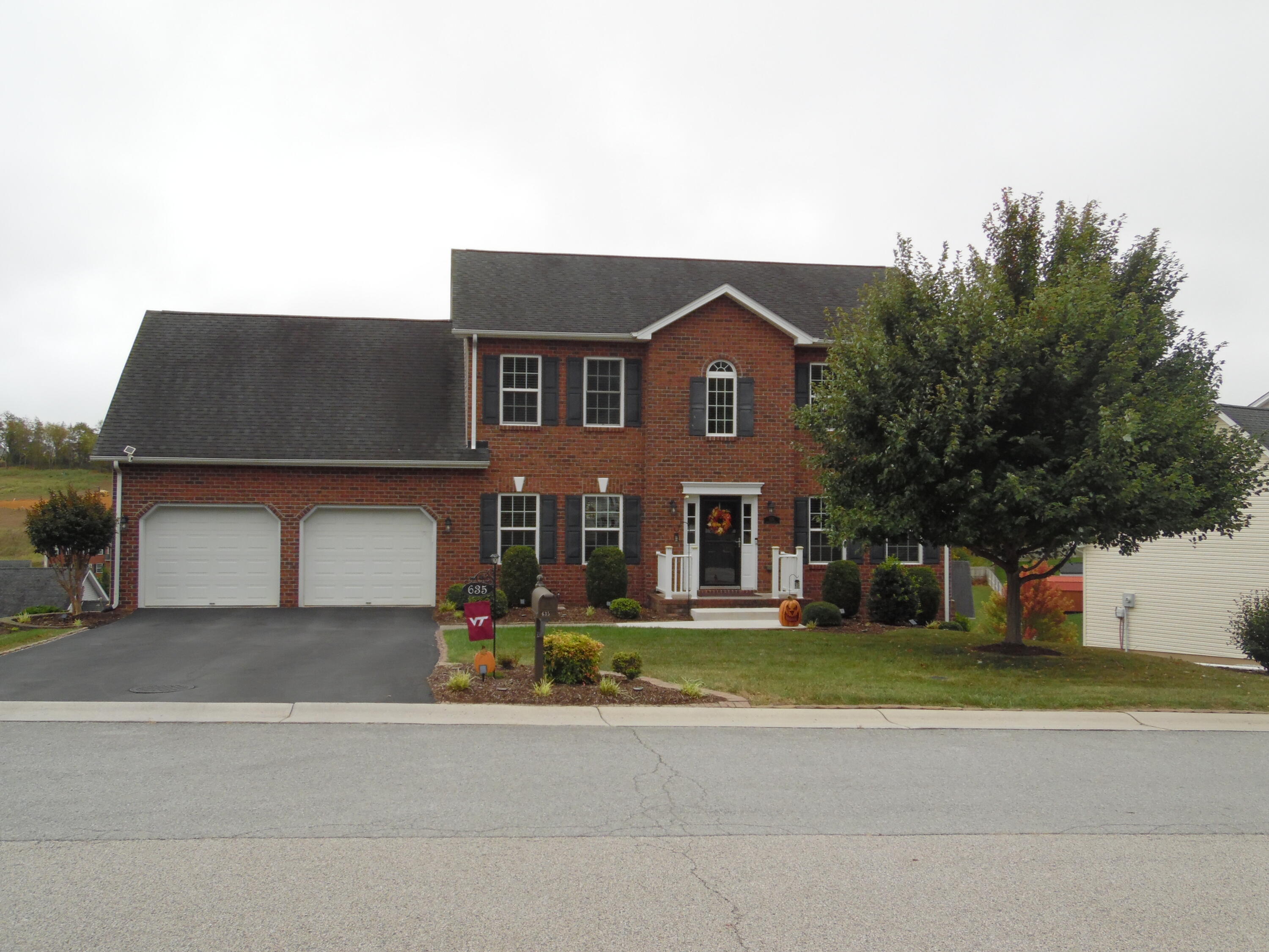 635 Keystone Dr NW — photo