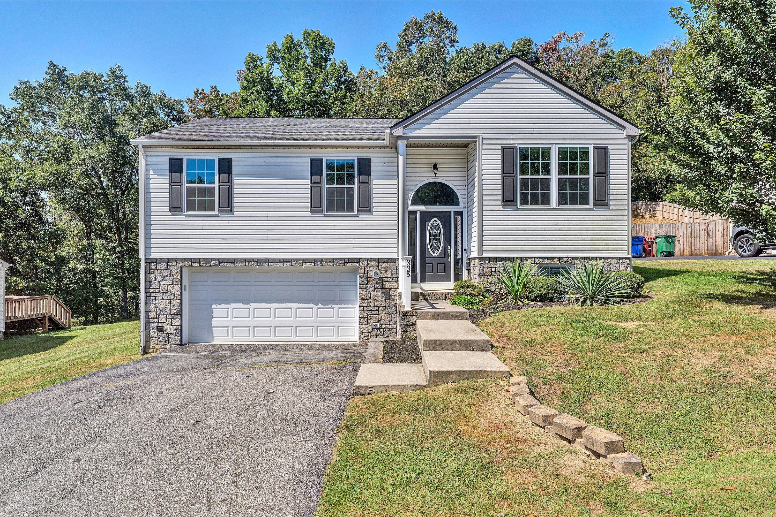 335 Robin Hood Dr — photo
