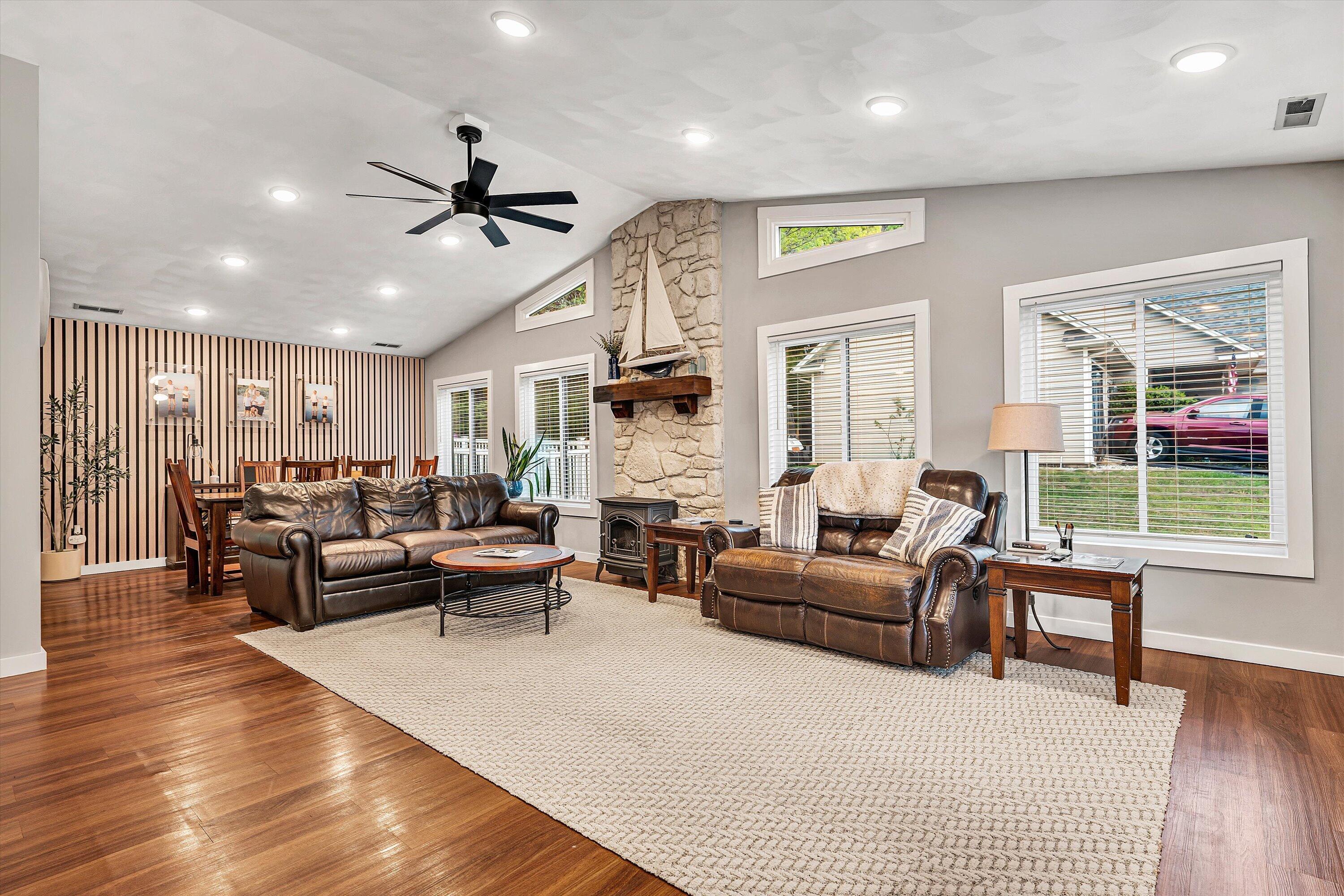150 Indian Pointe Dr — photo