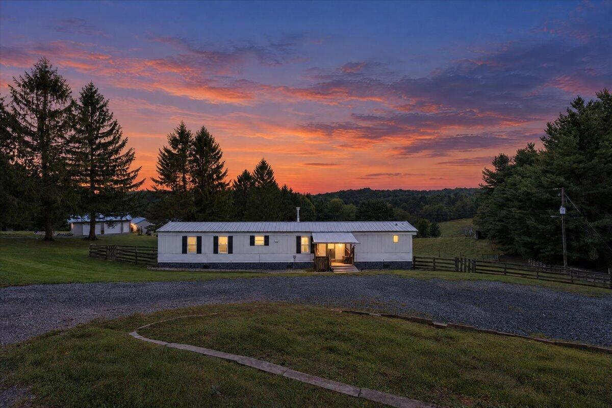 976 Coles Knob Rd NE — photo