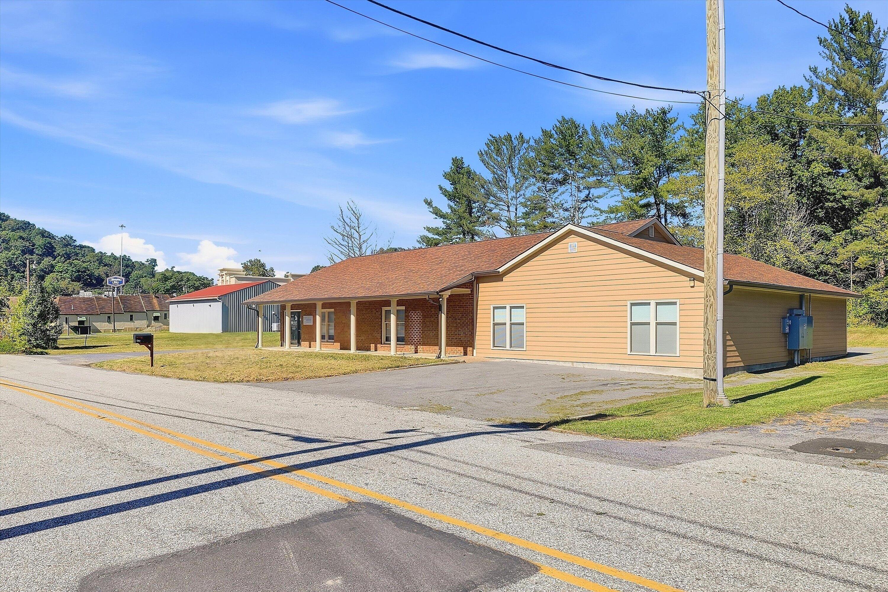 810 Grayson AVE, Covington, VA 24426 — photo 3
