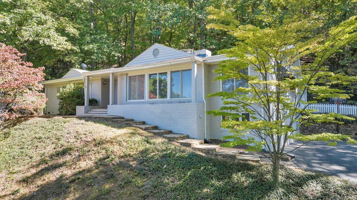 2644 Robin Hood Rd SE — photo