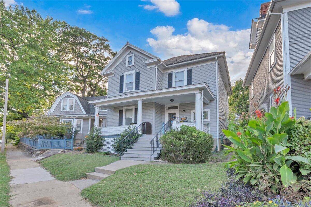 1313 Maple Ave SW — photo