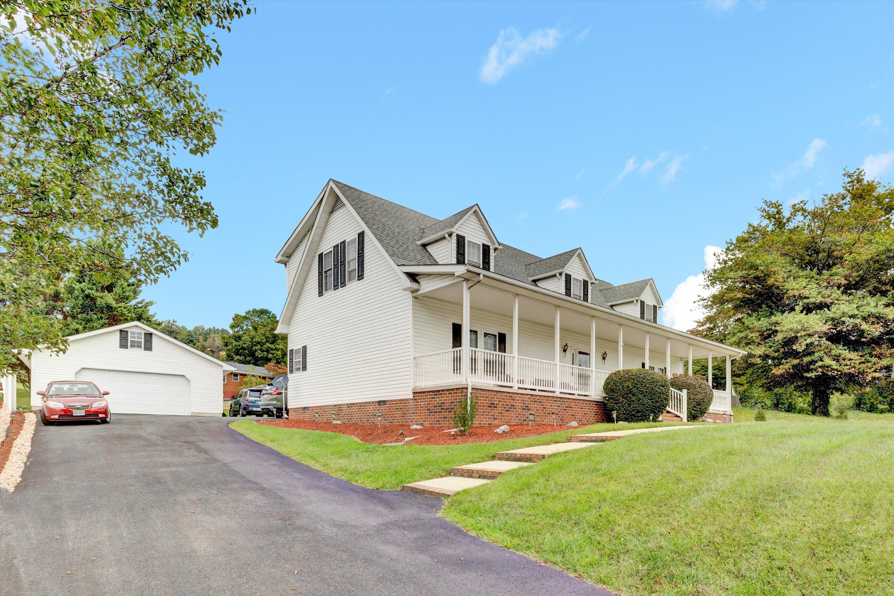 312 E Madison ST, Covington, VA 24426 — photo 3
