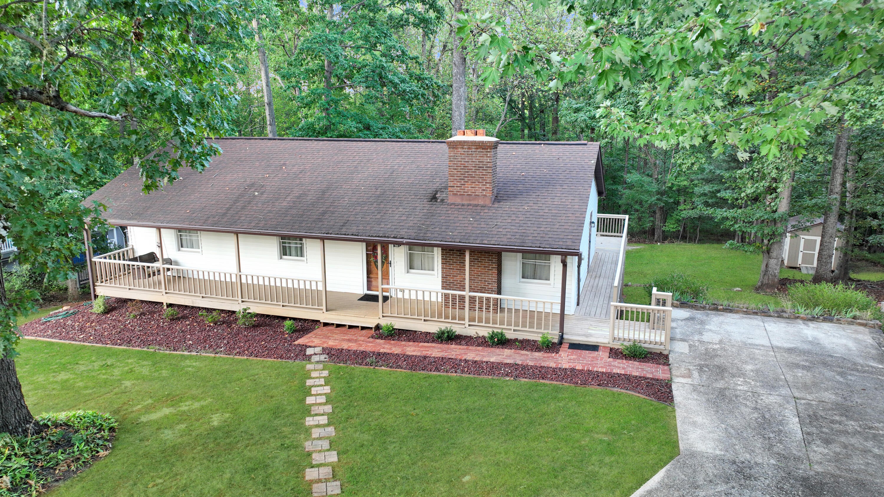 1111 Fairview Dr — photo