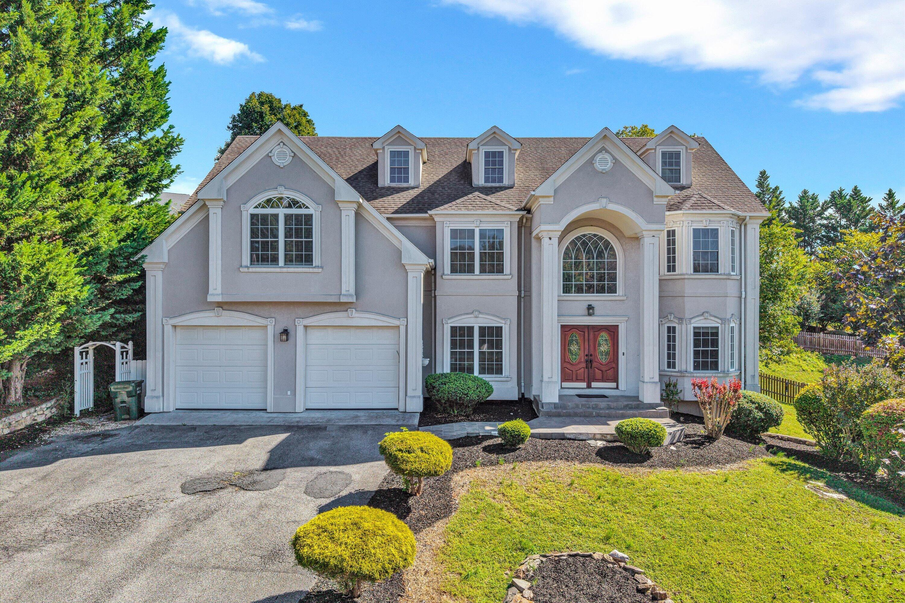 906 Saddle Dr — photo