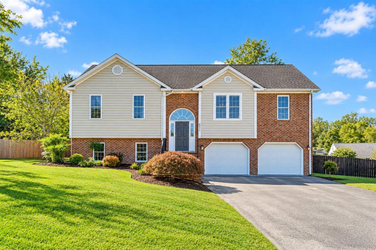 8012 Whittler Ct — photo