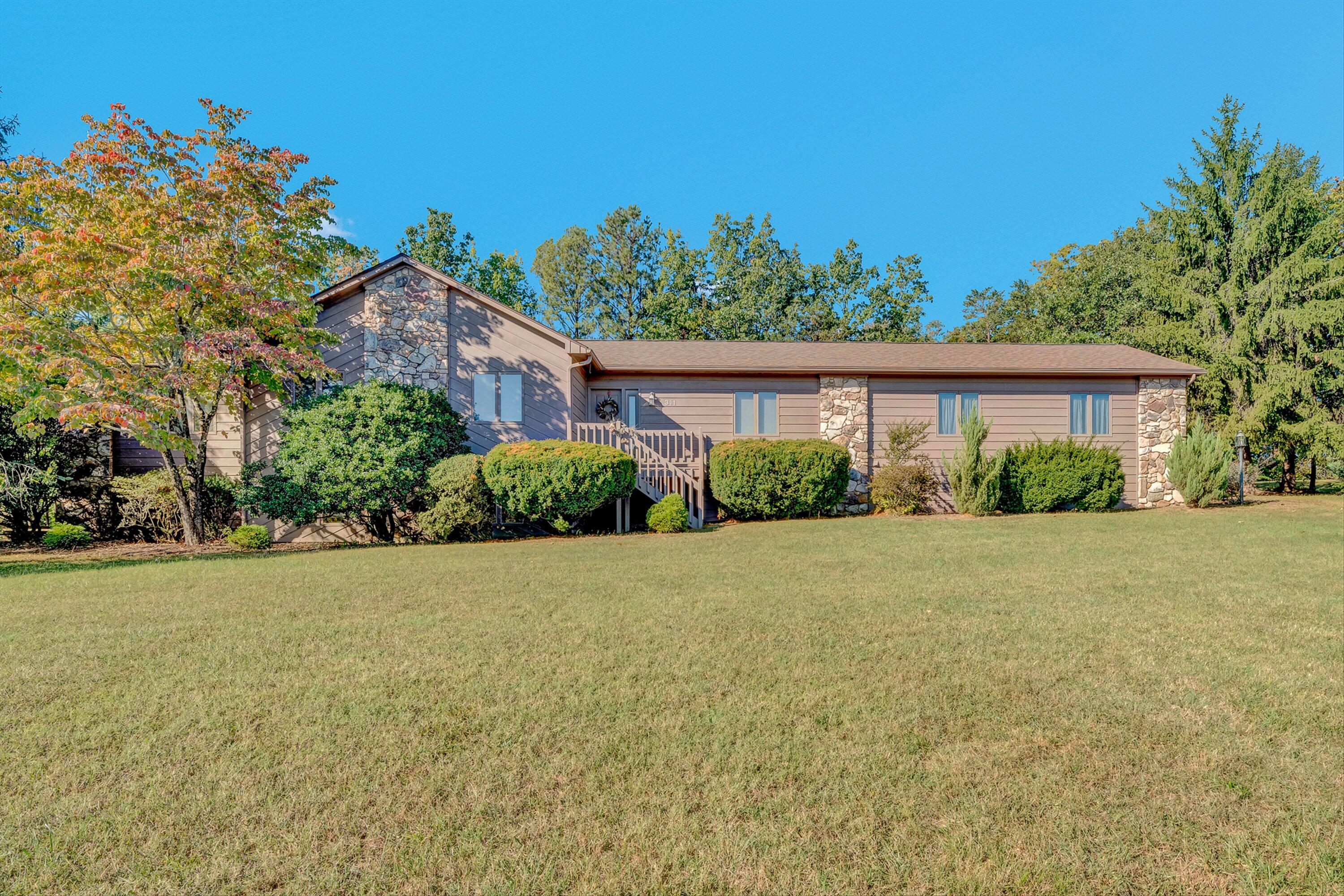 311 Foxcroft Dr — photo
