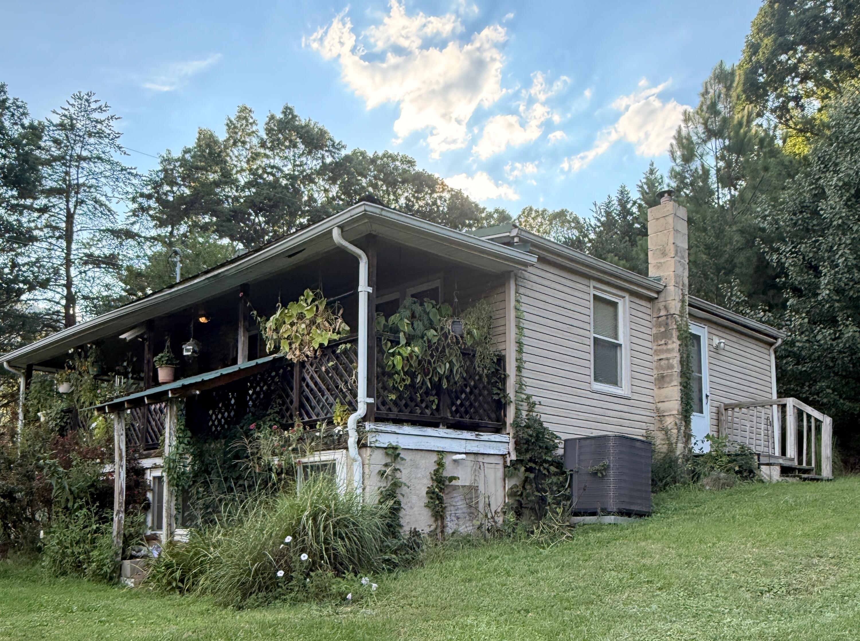 1010 Blue Jay Trl — photo