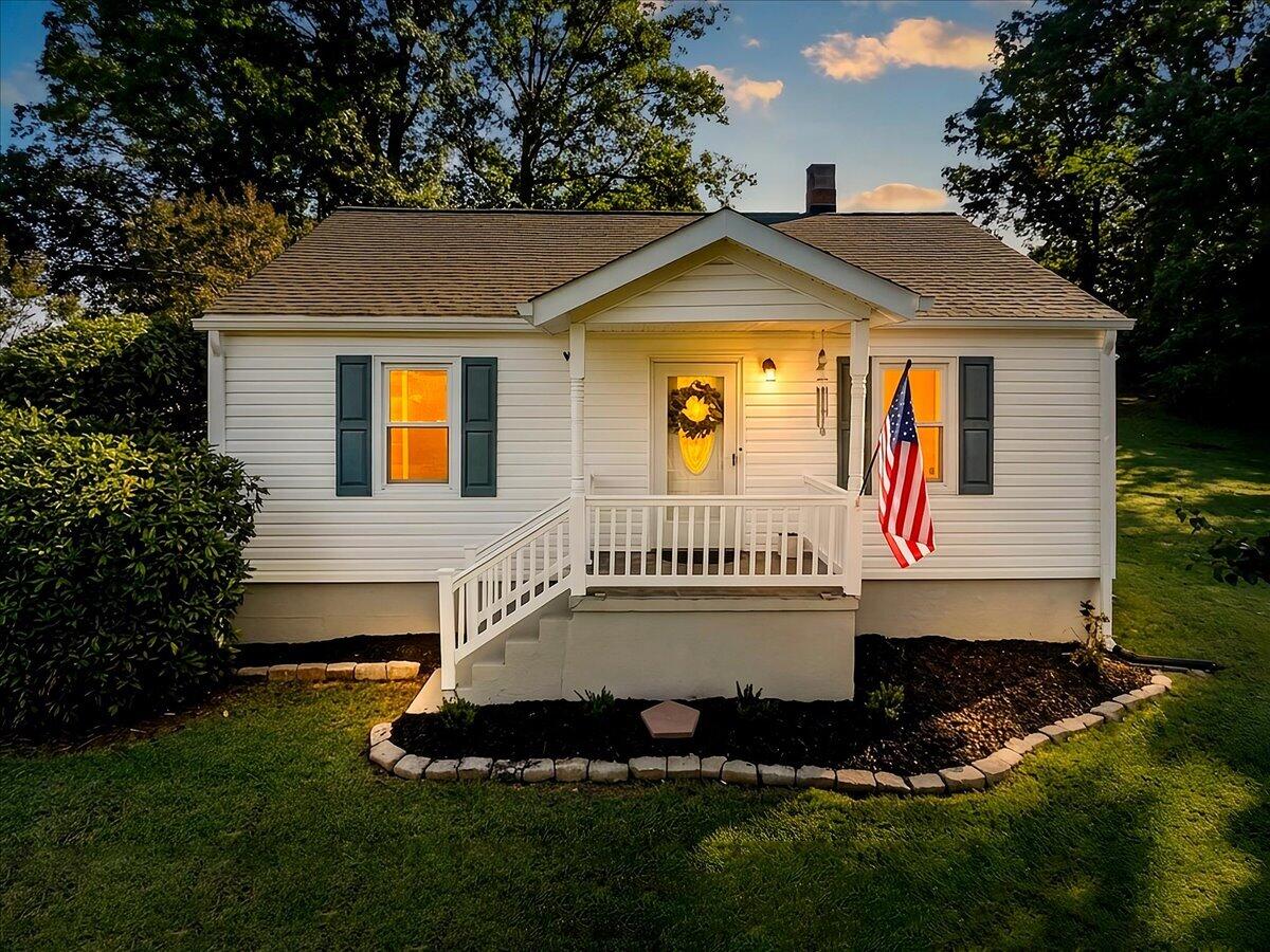 2261 Adrian St SE — photo