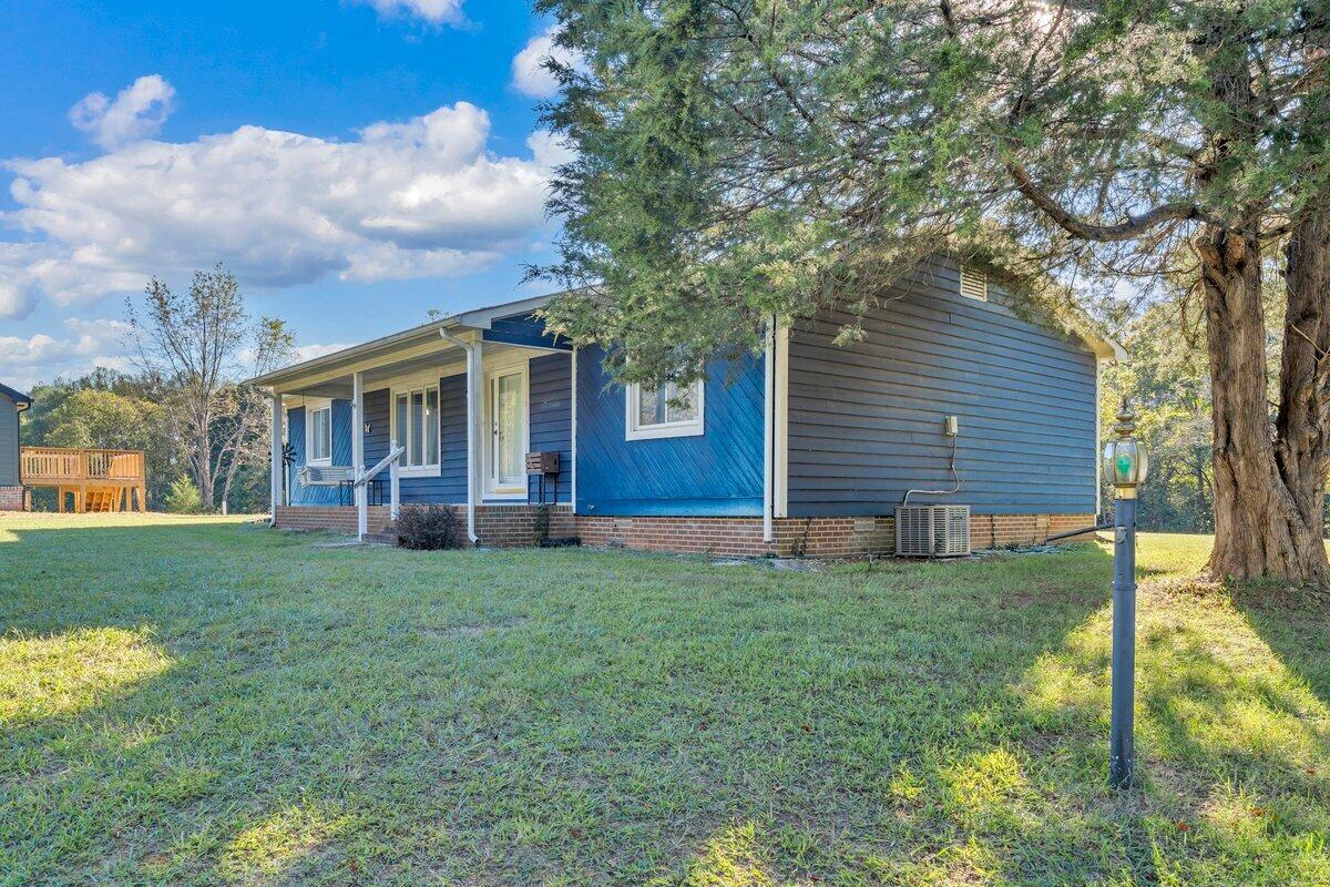 525 Lake Park Dr — photo