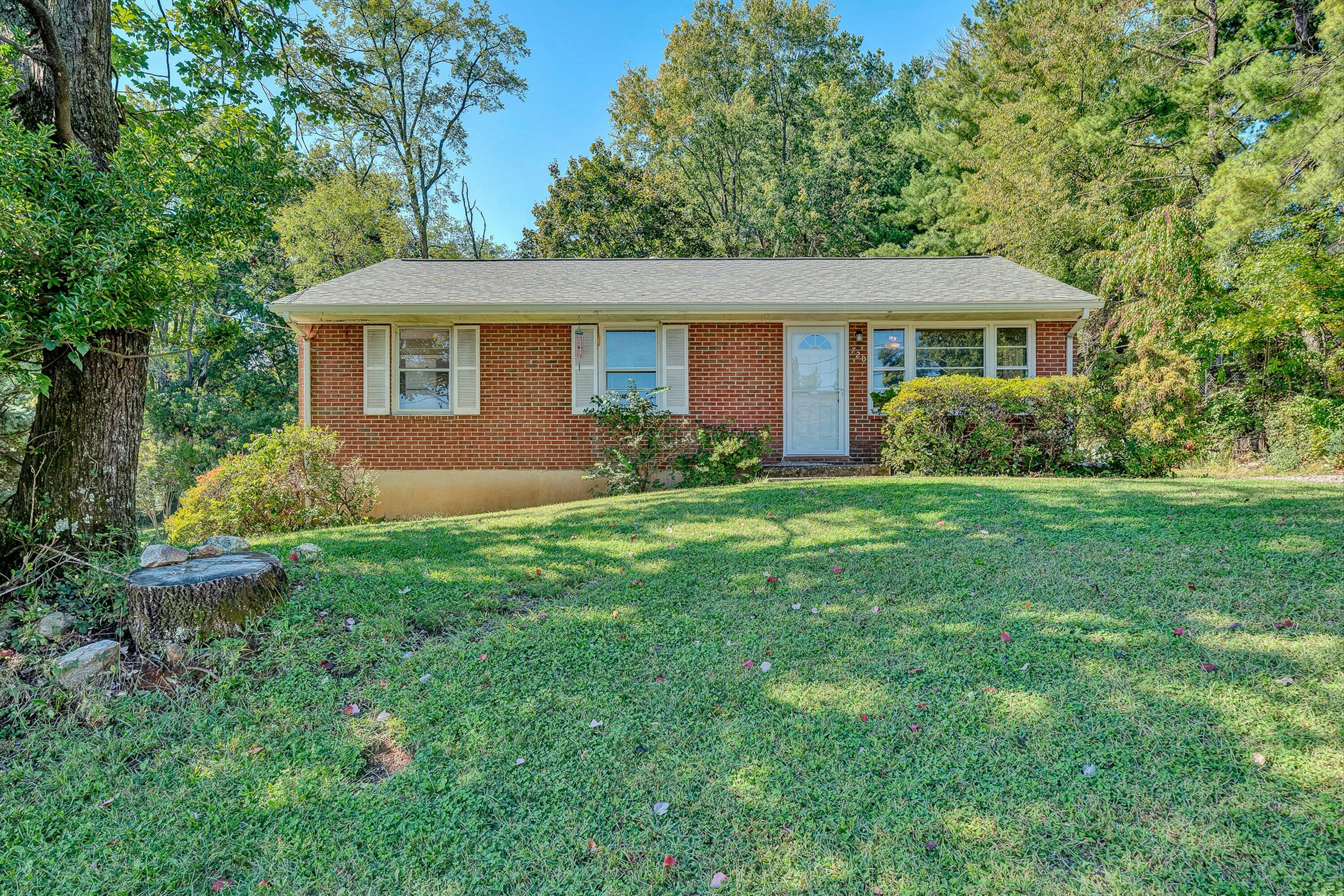 720 Kenyon Rd — photo