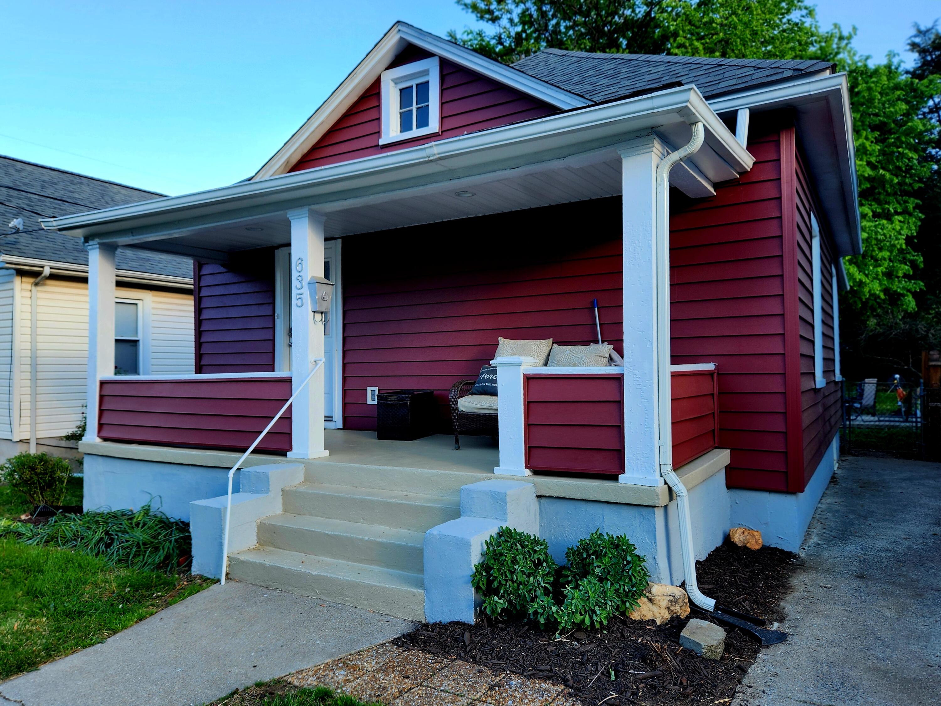 635 Mountain Ave SE — photo