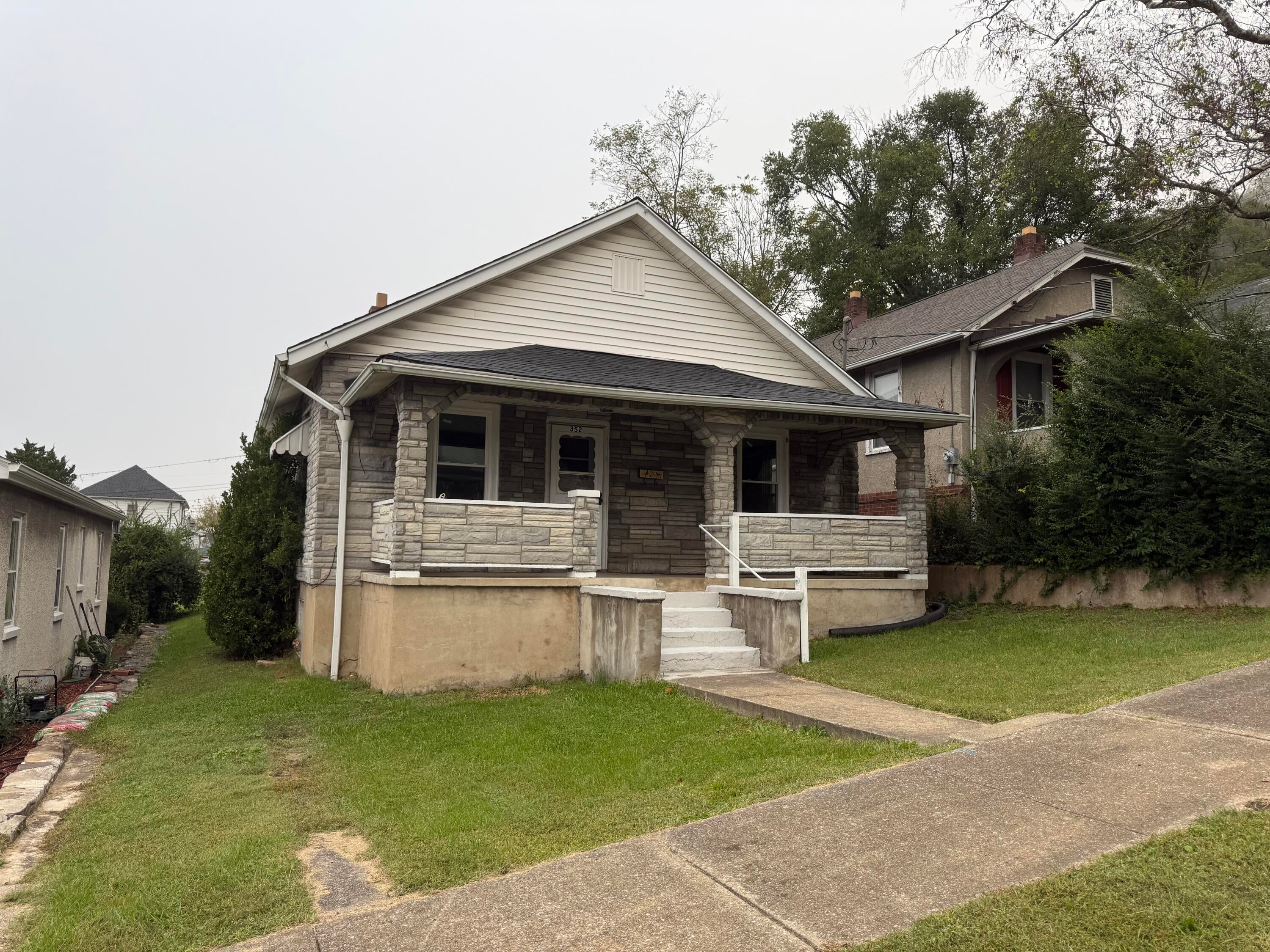 352 E Prospect ST, Covington, VA 24426 — photo 2