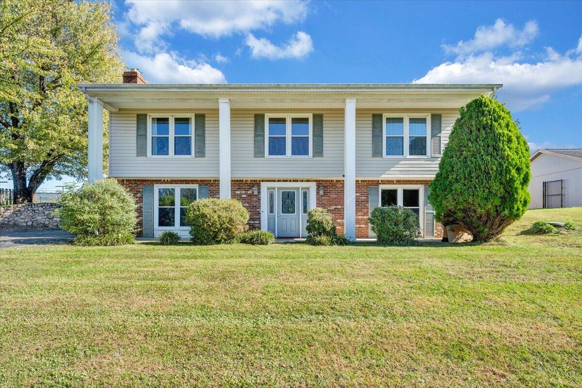 568 Knollwood Dr — photo