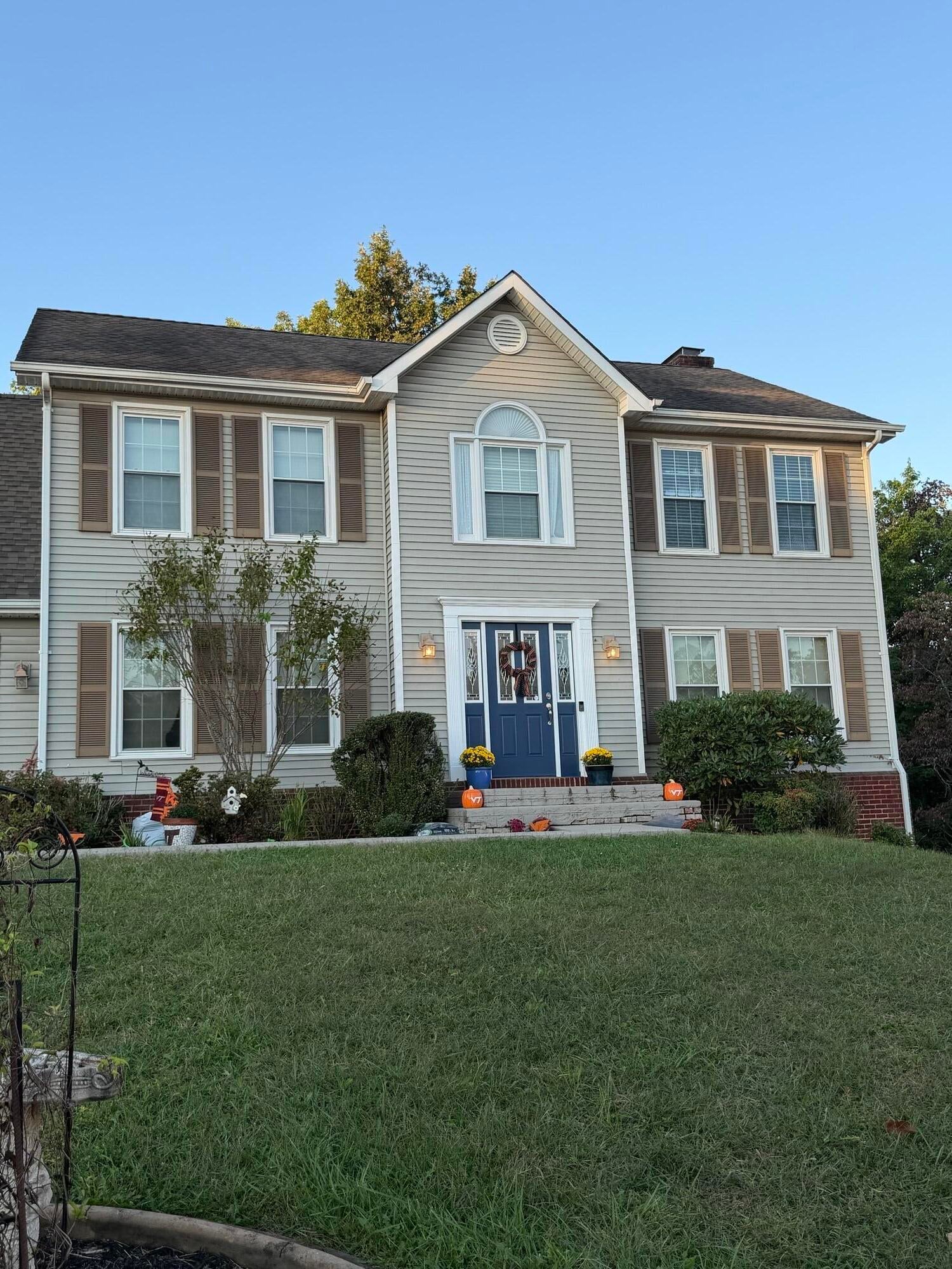 1316 Meadowview Dr — photo