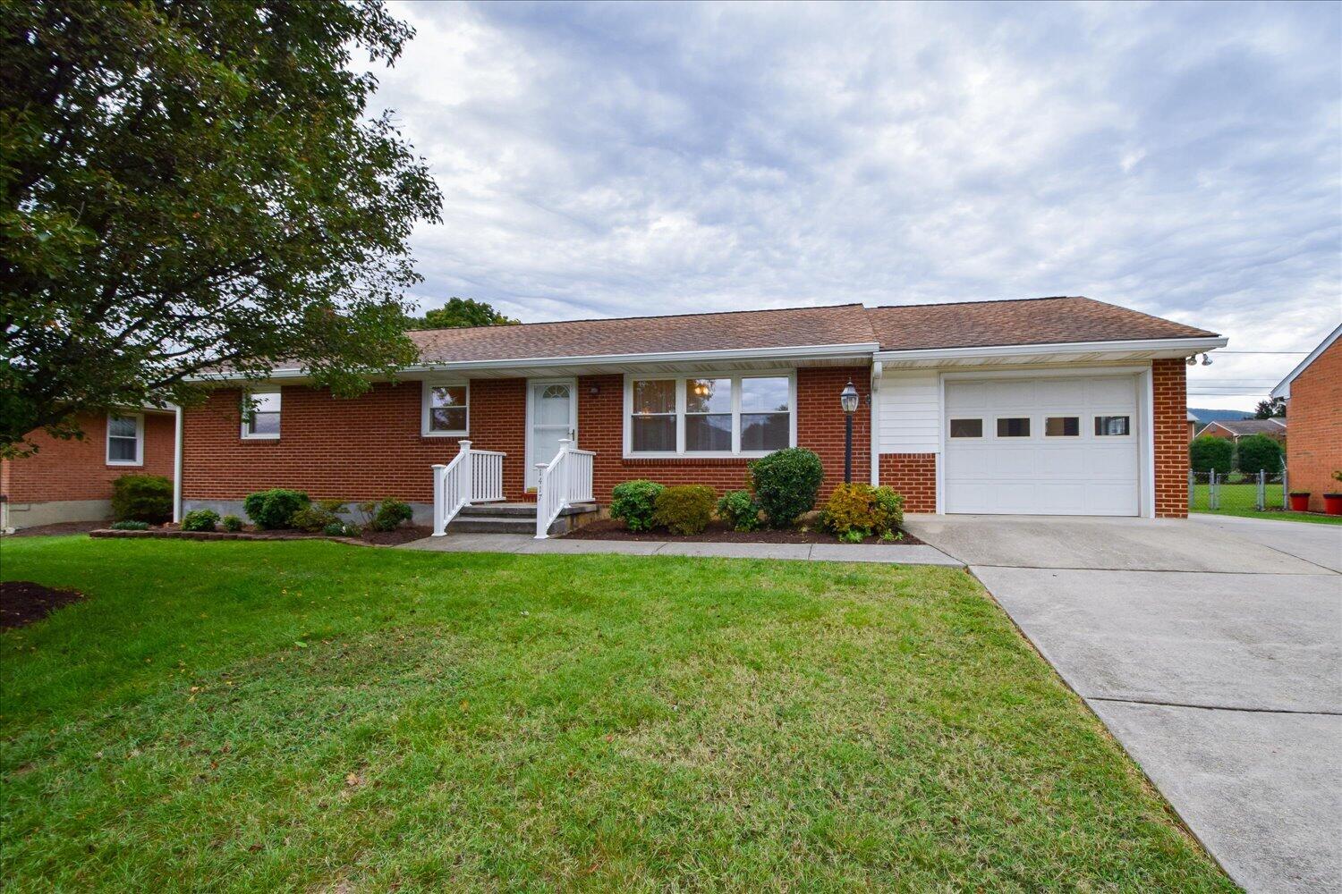 1417 Azalea St — photo
