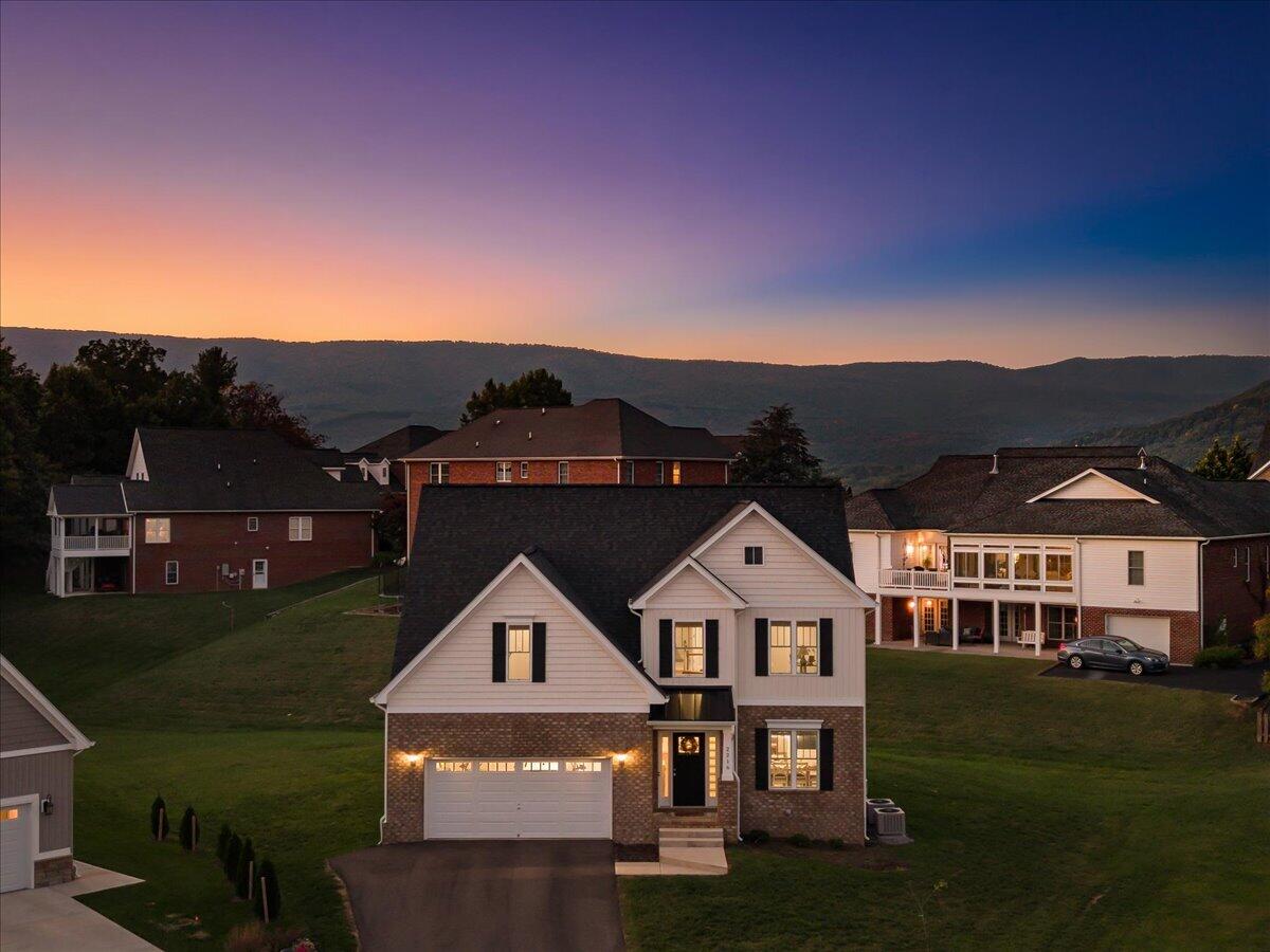 2216 Foxfield Ln — photo