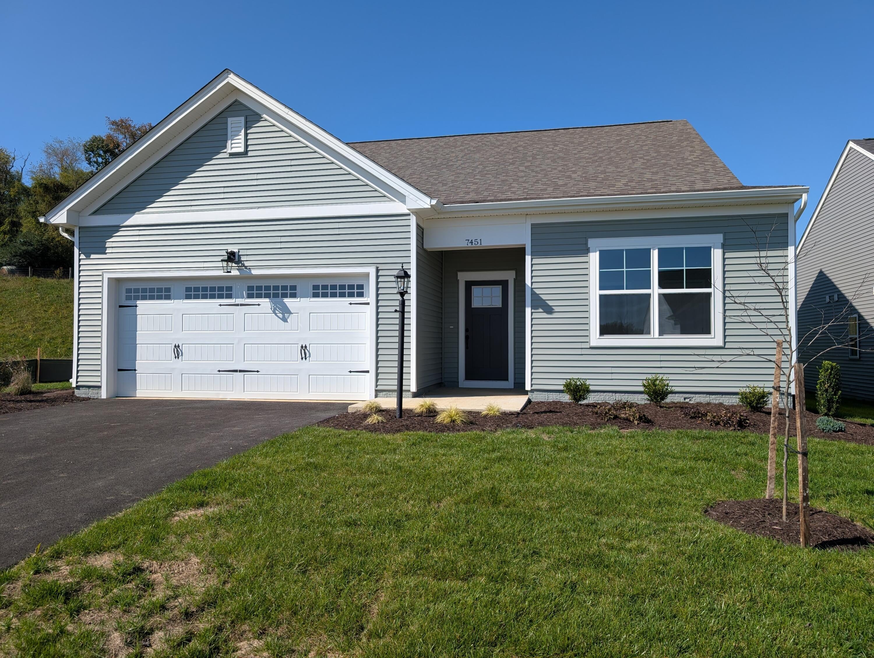 7451 King's Pointe — photo