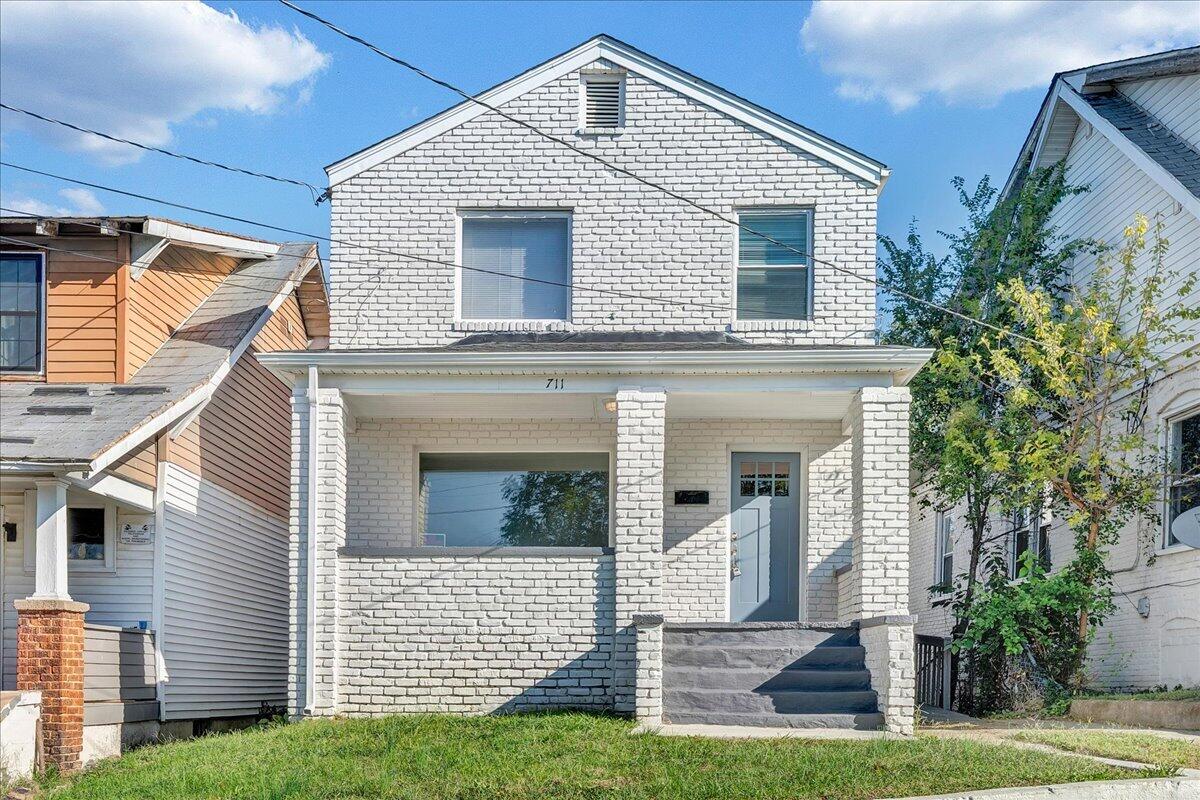 711 McDowell Ave NW — photo