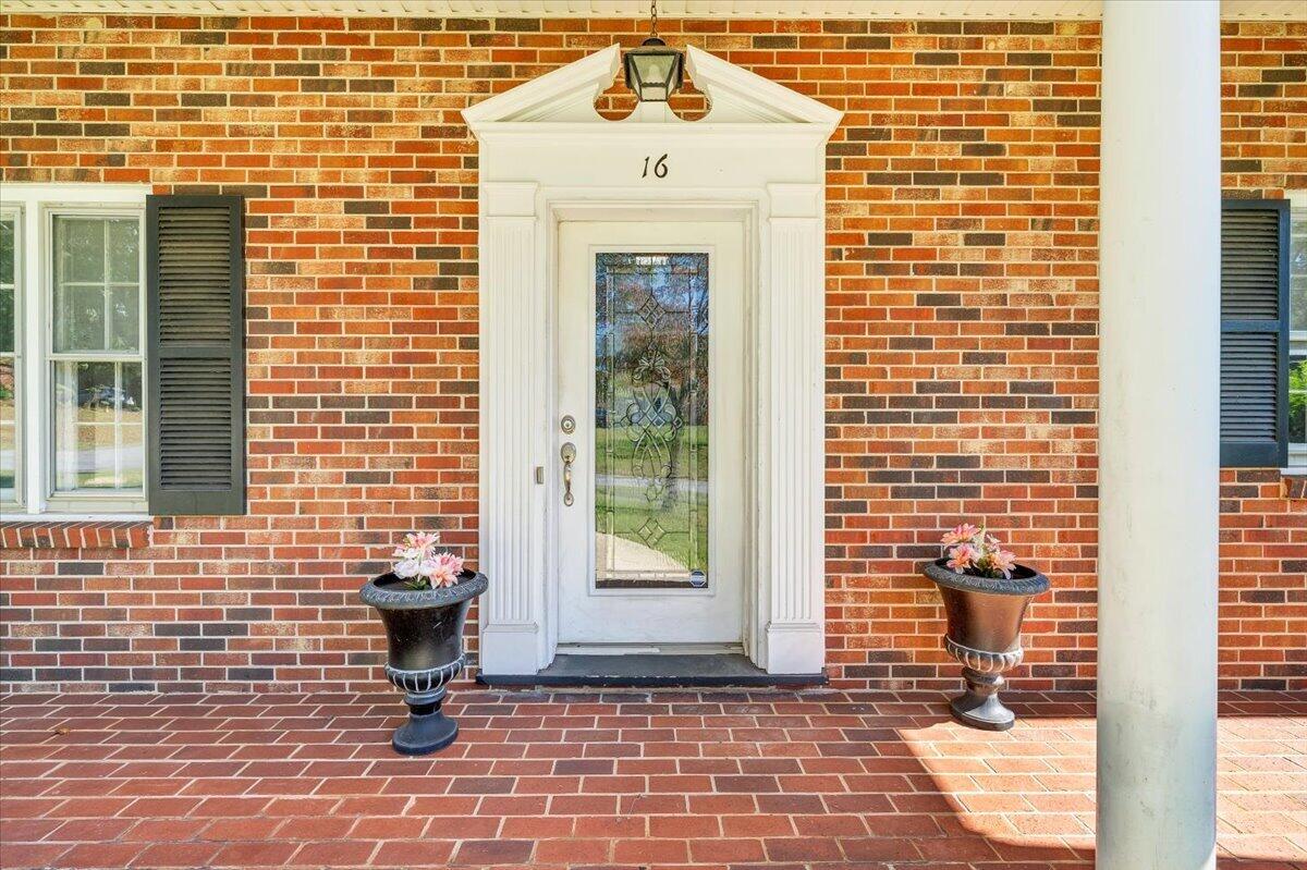 16 Wellington Dr — photo