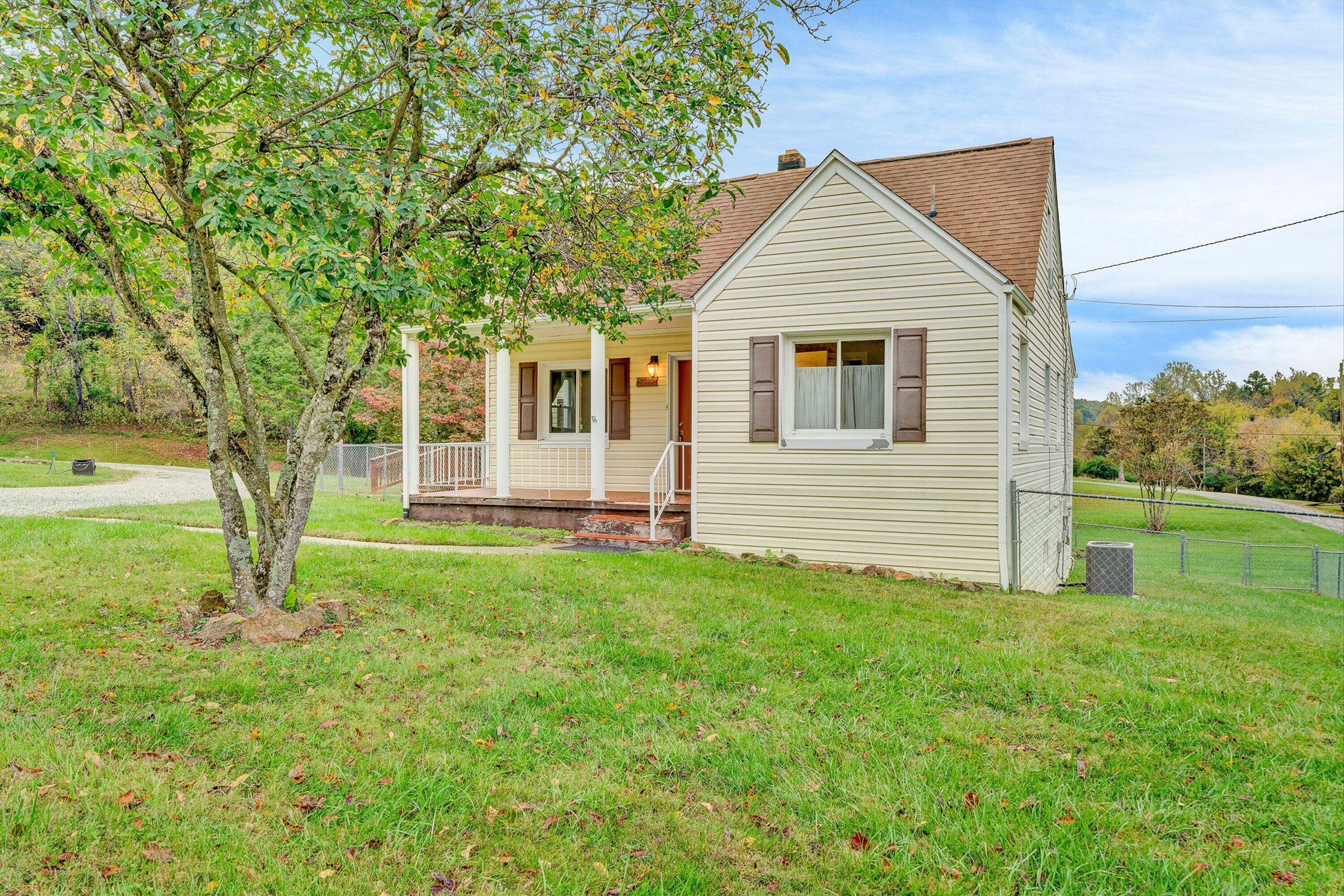 7010 Buckeye Rd — photo