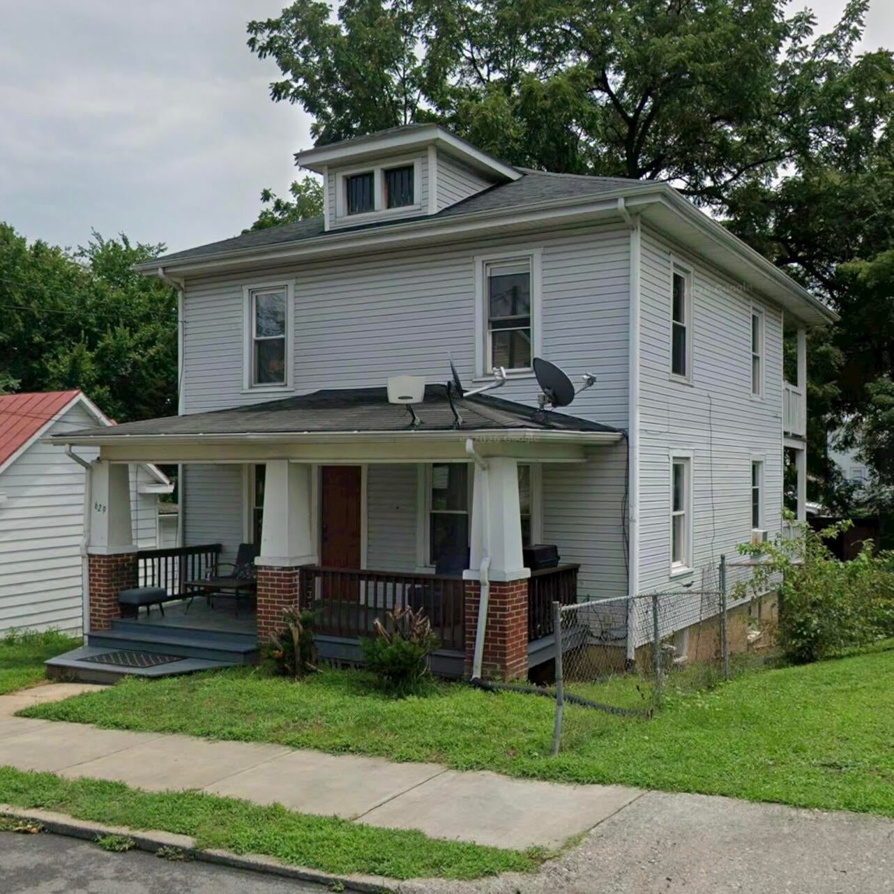 629 Mountain Ave SE — photo