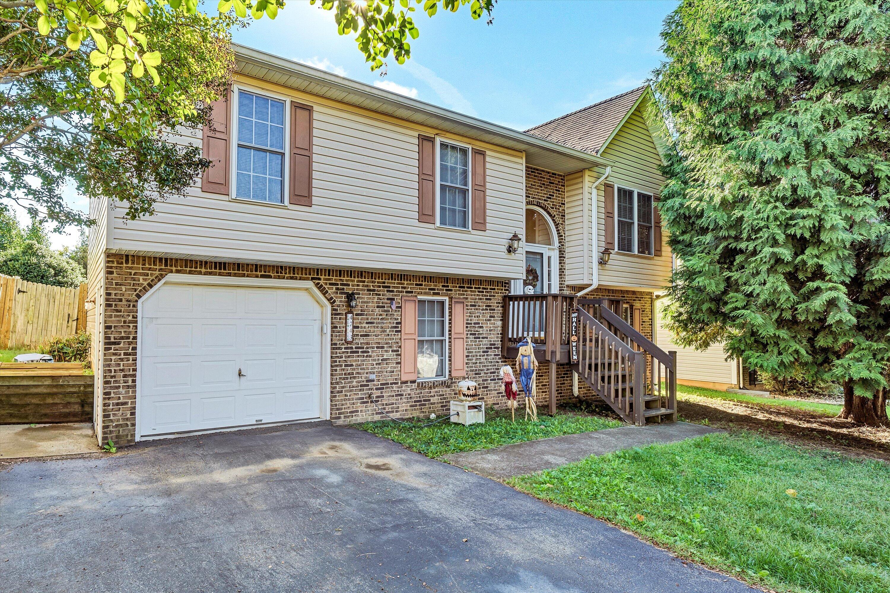 4743 Westvale Rd NE — photo