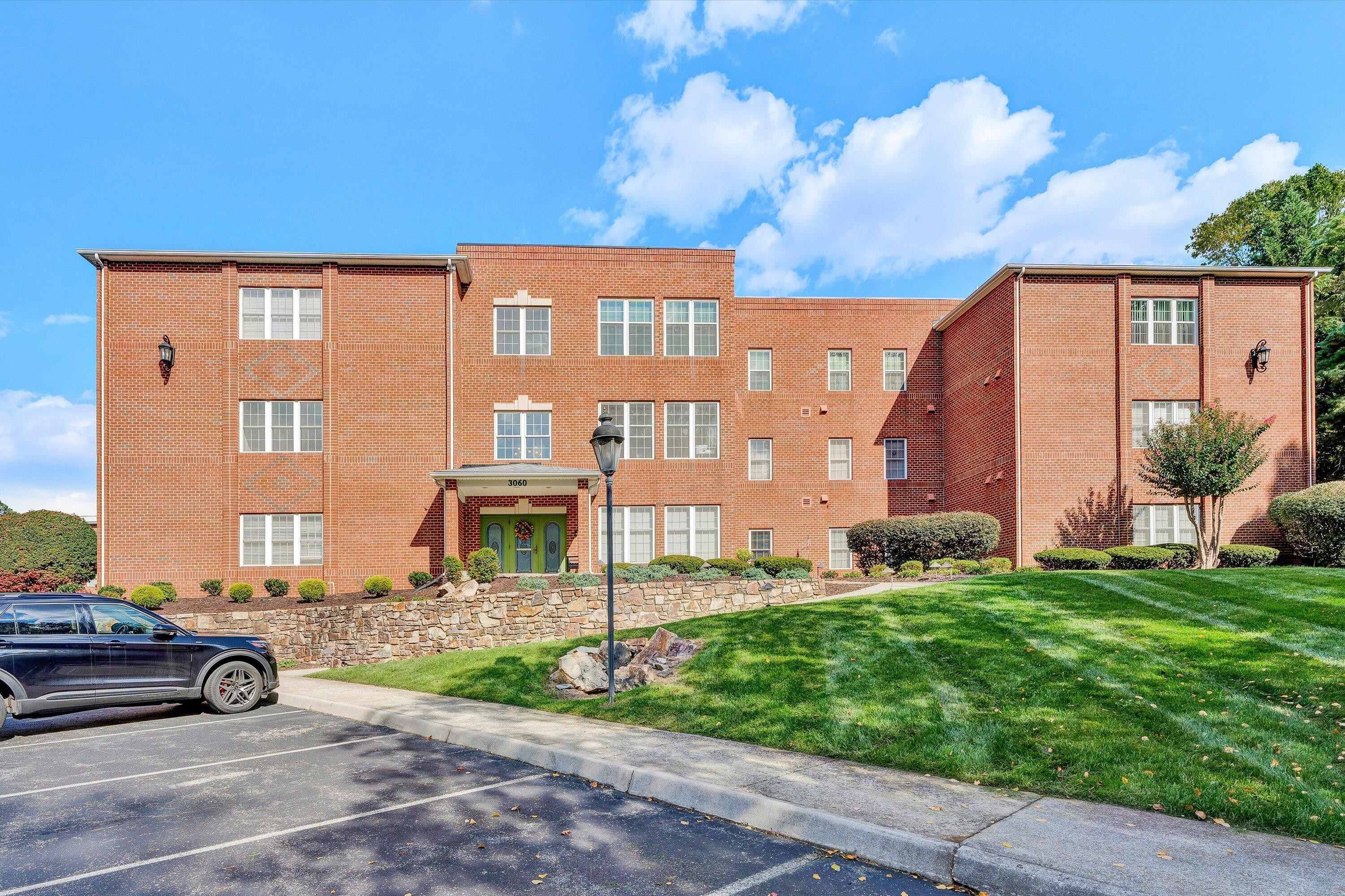 3060 McVitty Forest Dr Apt 207 — photo