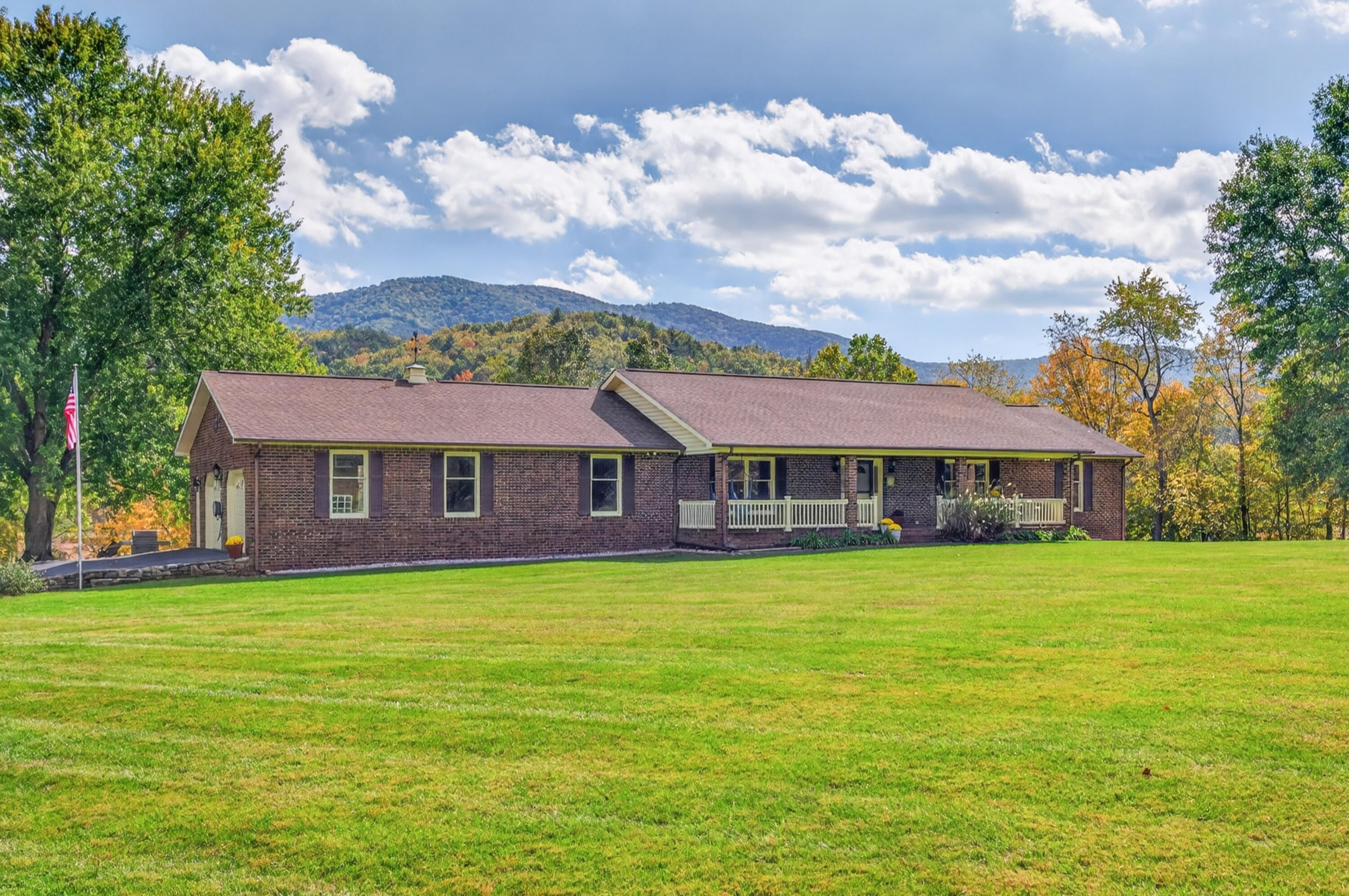 1748 Upper Craigs Creek Rd — photo
